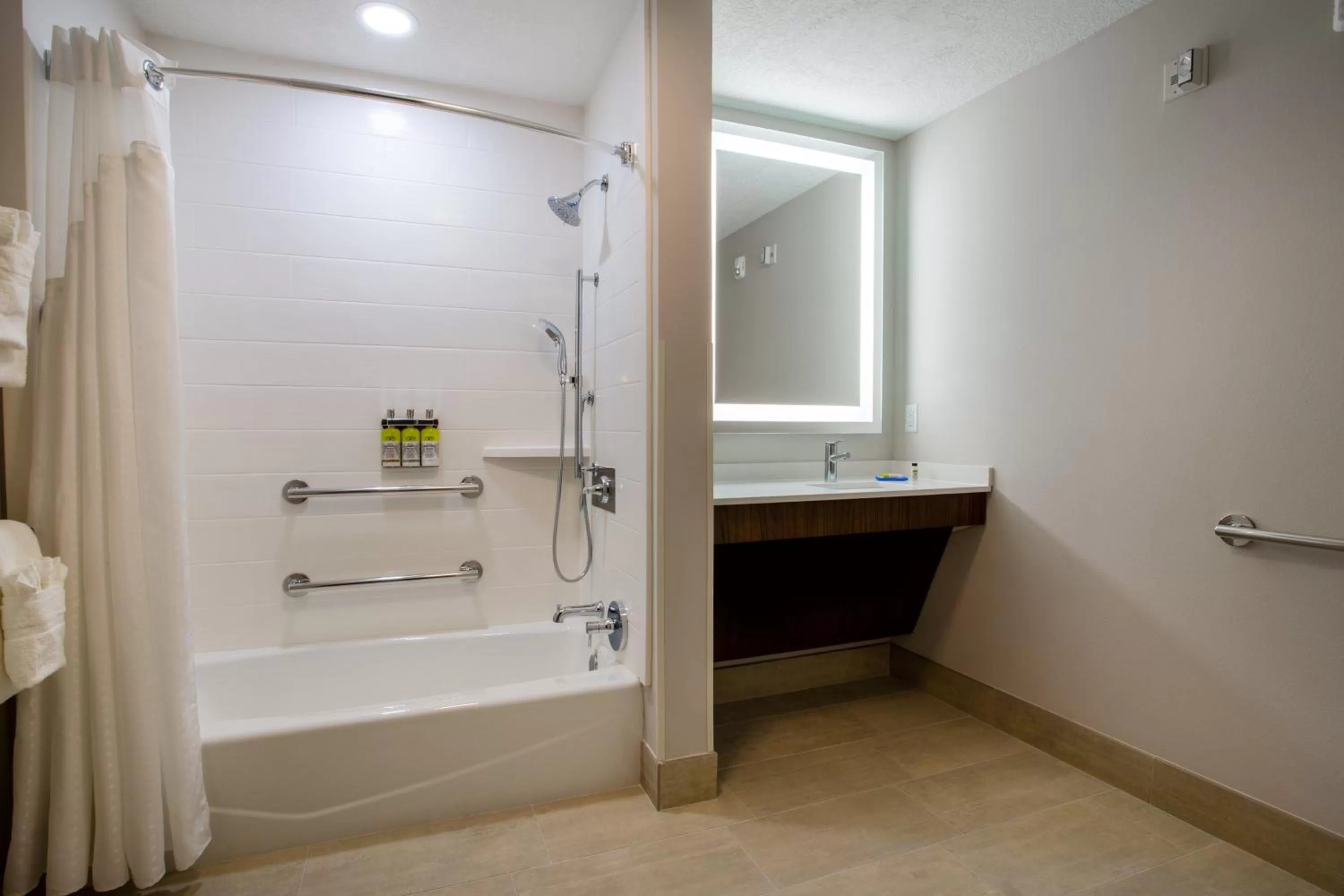 Bathroom in Holiday Inn Express & Suites - Deland South by IHG