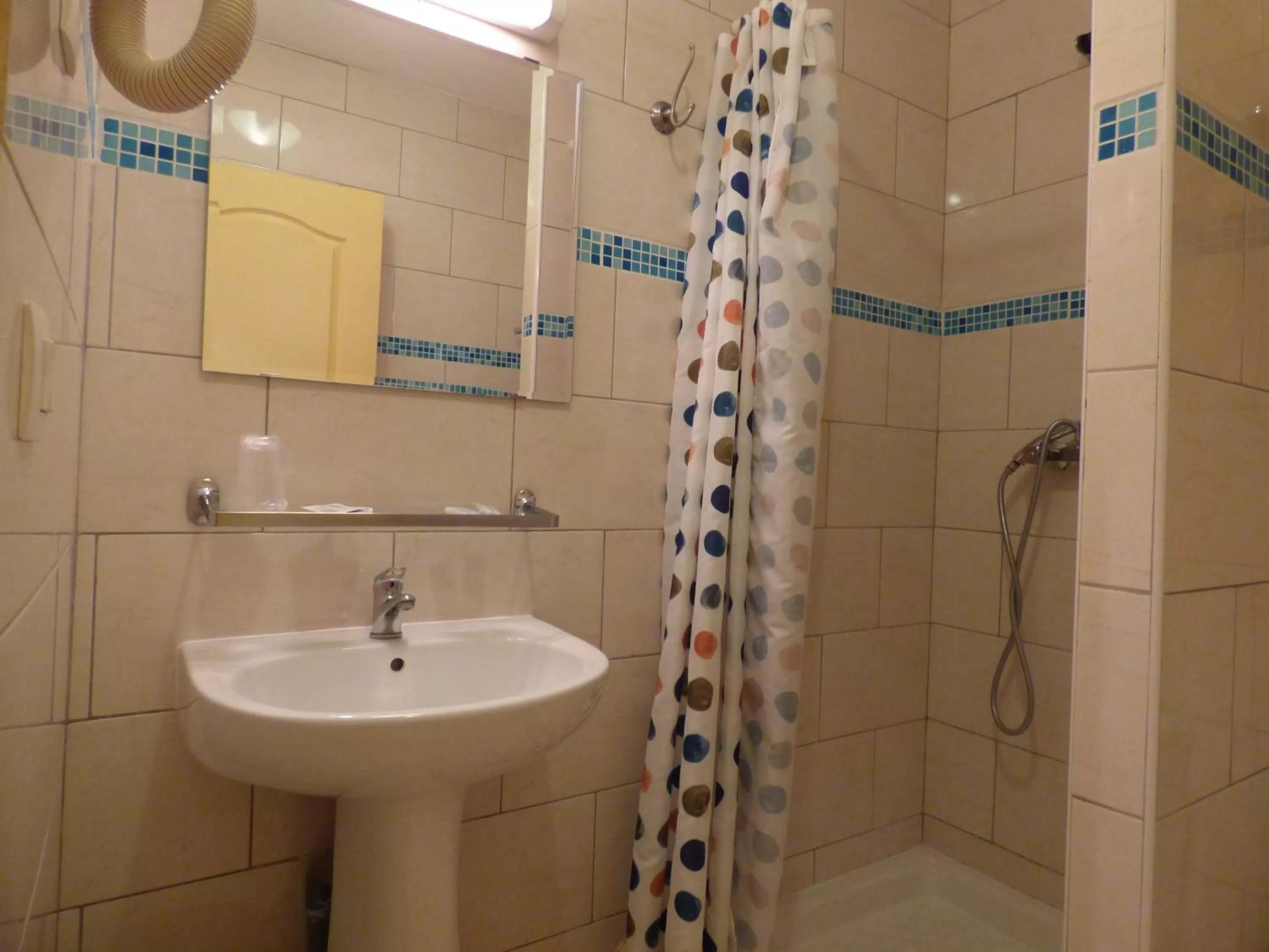 Shower, Bathroom in Appart'Hotel Festival Sud Aqua - Avignon TGV