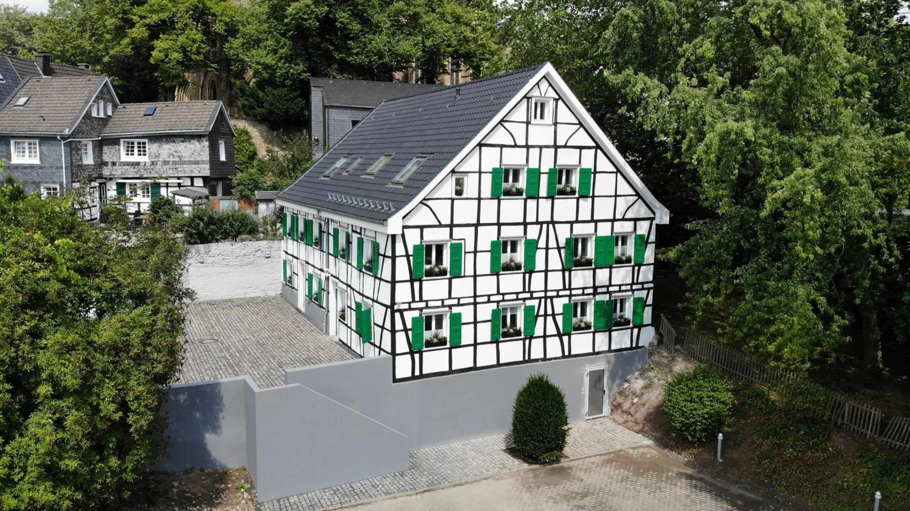 Property building in Hotel Gräfrather Hof