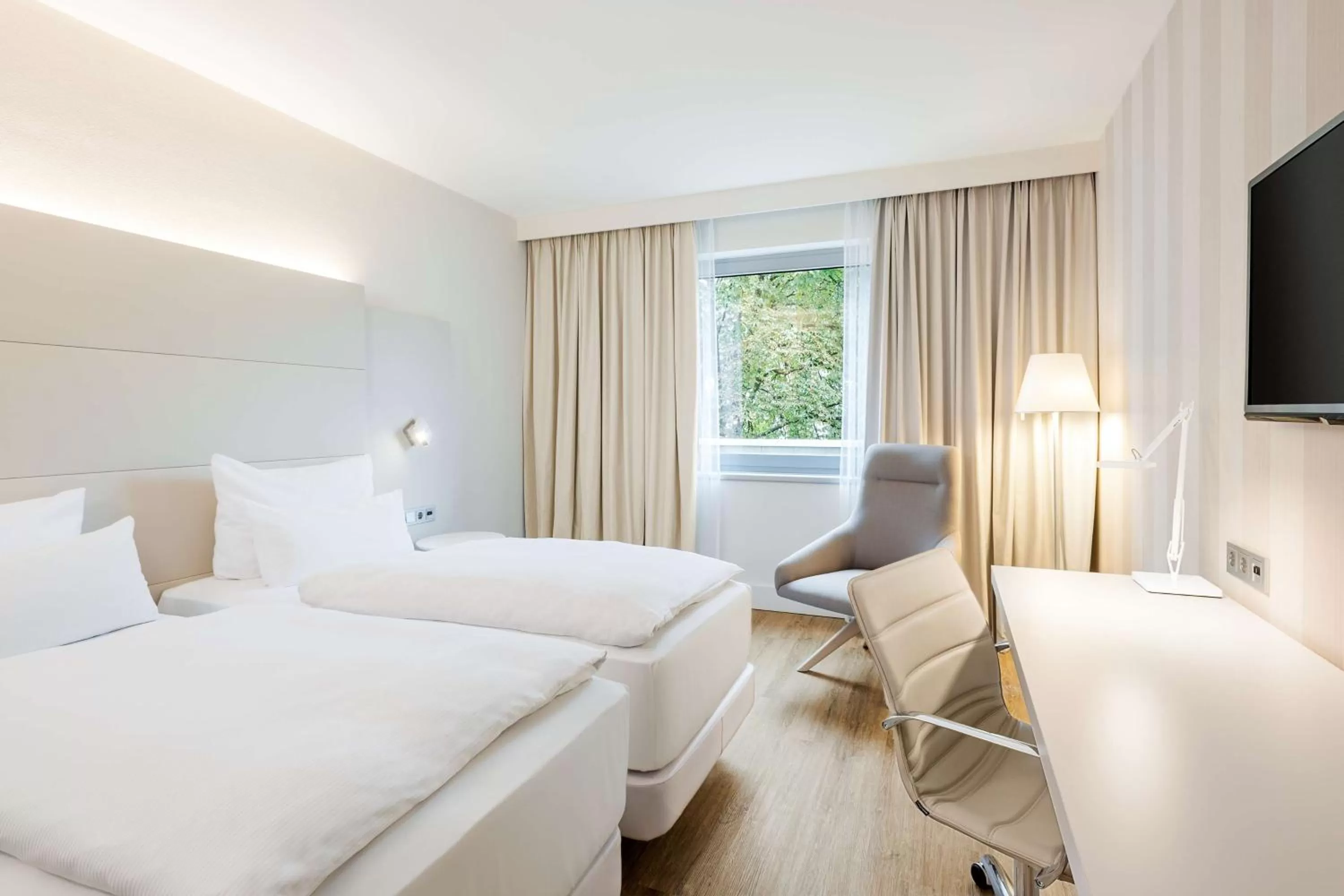 Standard Double or Twin Room Free Parking Promo in NH Düsseldorf City Nord