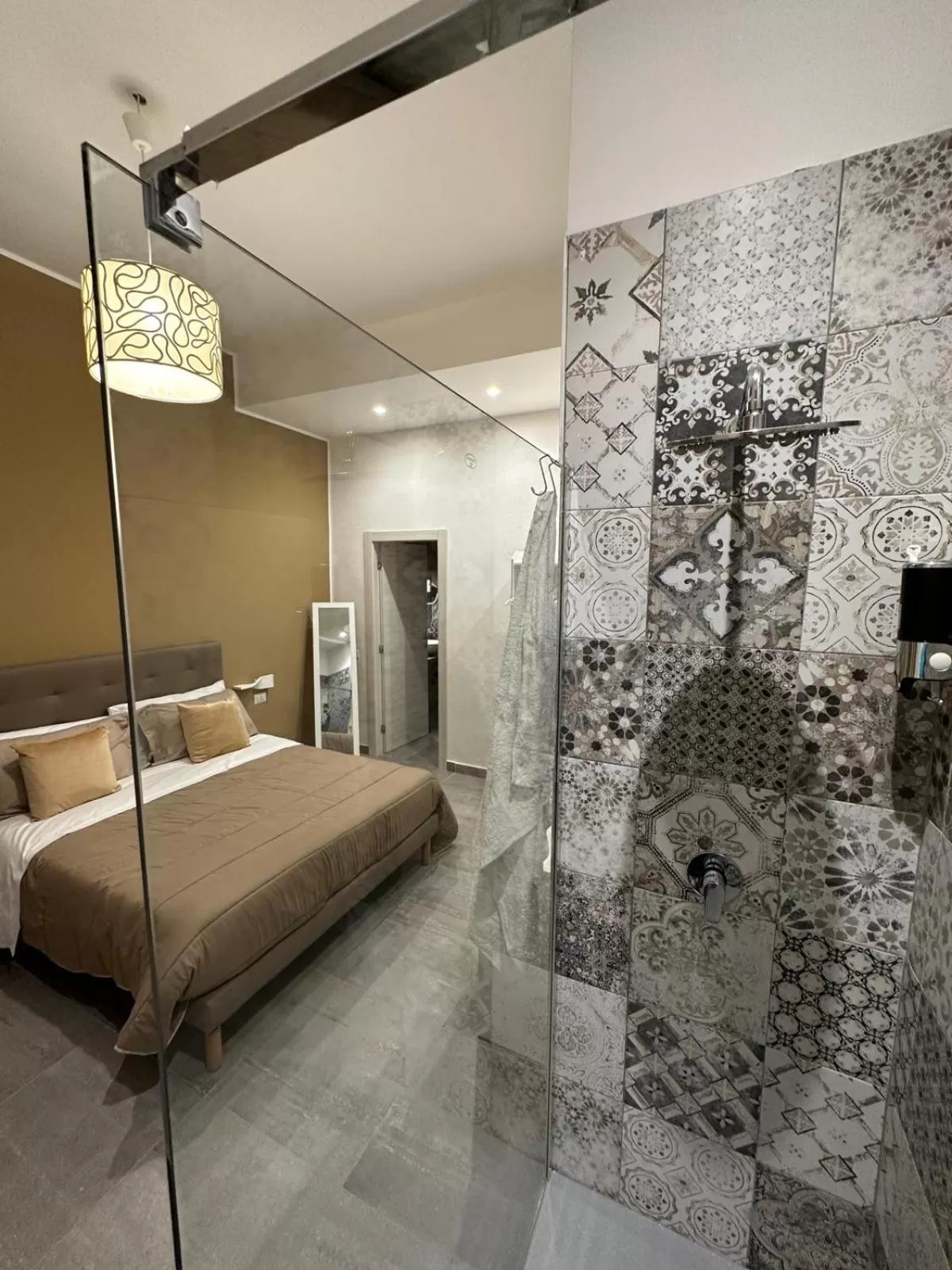 Shower, Bed in B&B Carme