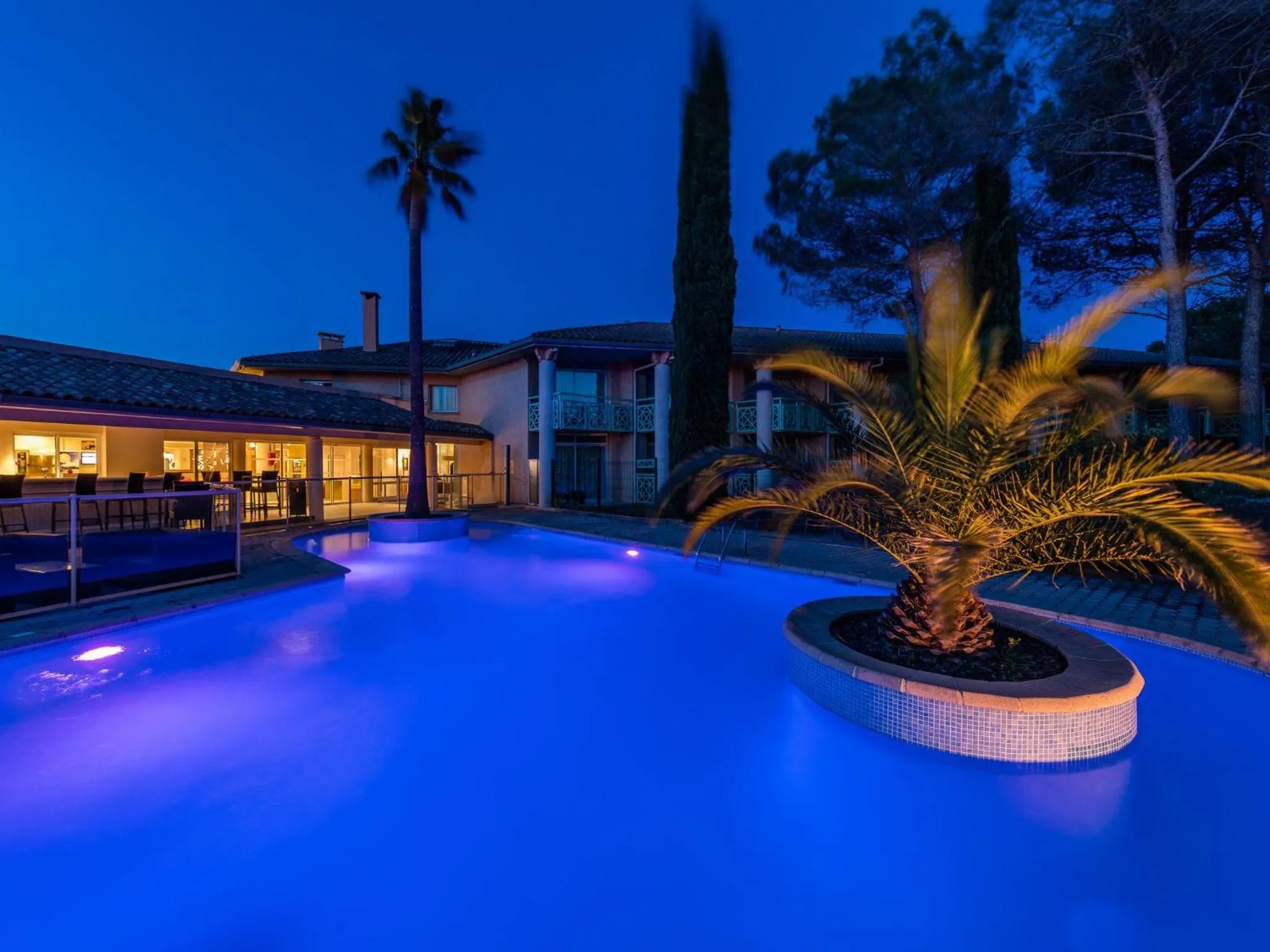 Swimming pool in Garrigae Domaine de l'Esterel - piscine & SPA Cinq Mondes