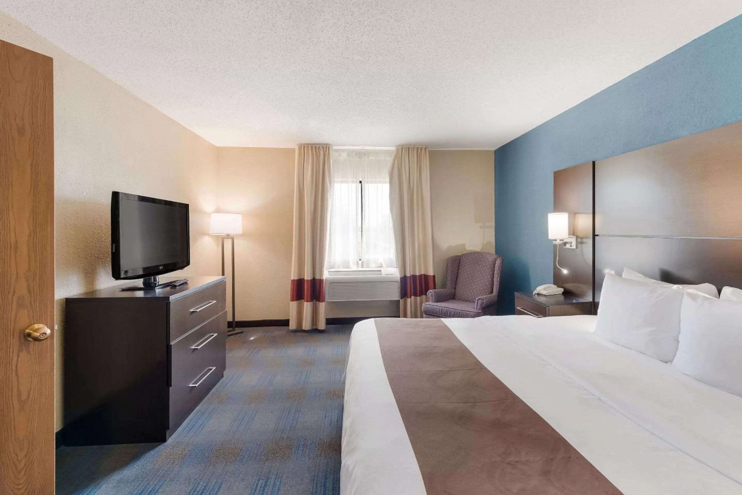 Bedroom, Bed in Quality Inn Upper Sandusky