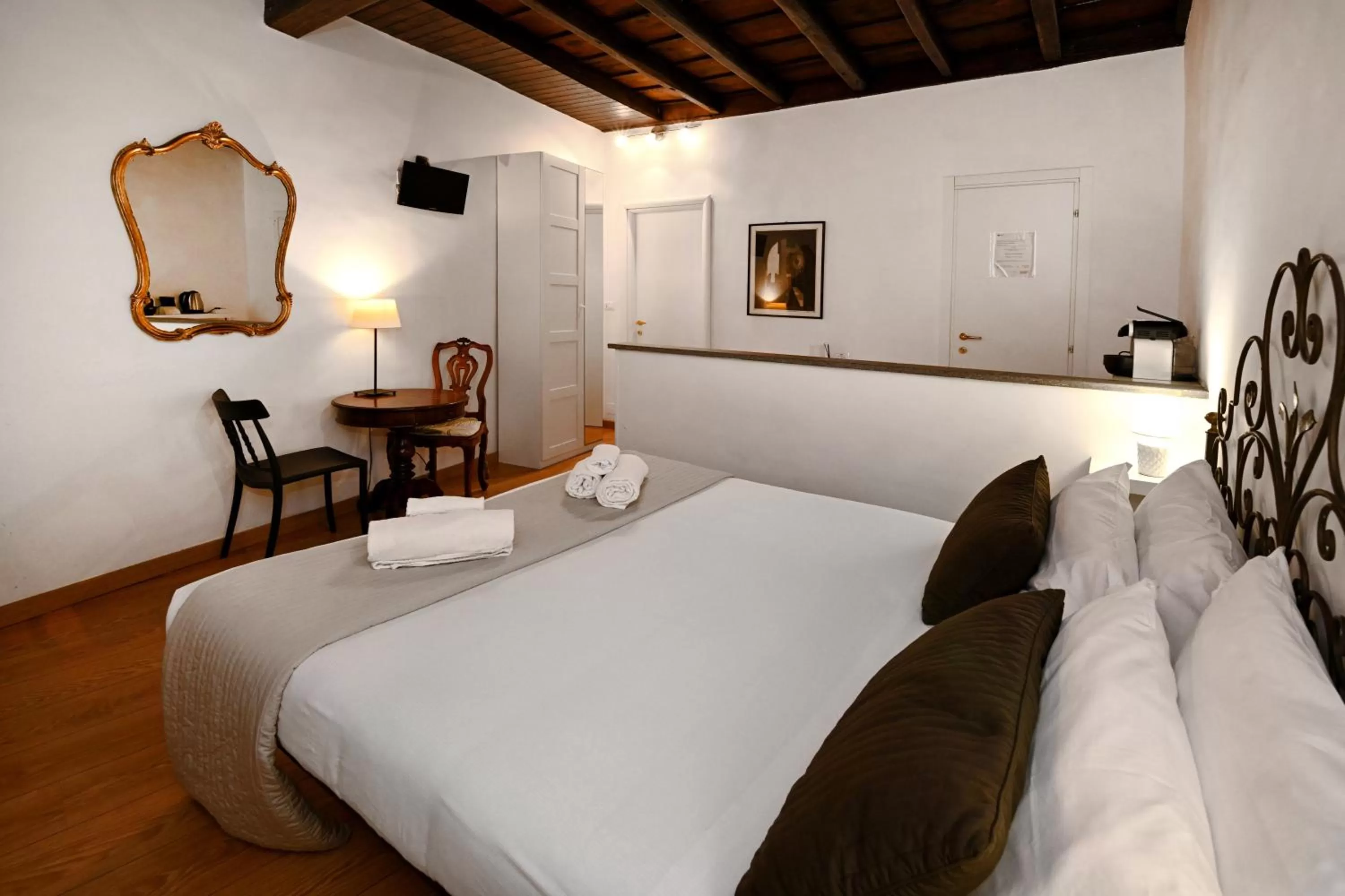 Bedroom, Bed in Sangallo Rooms - Residenze Romanae