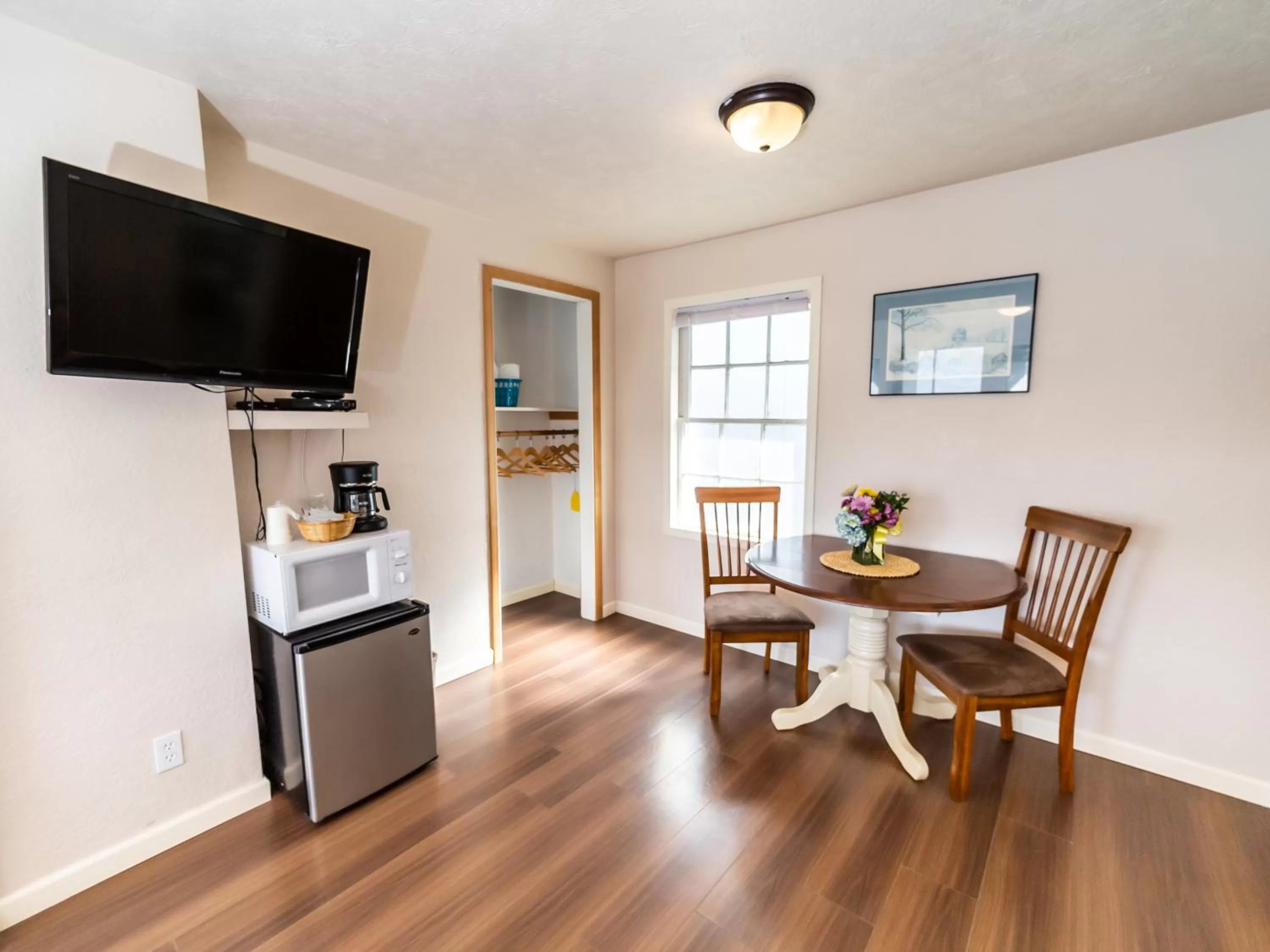 Seating area in Terimore Lodging by the Sea