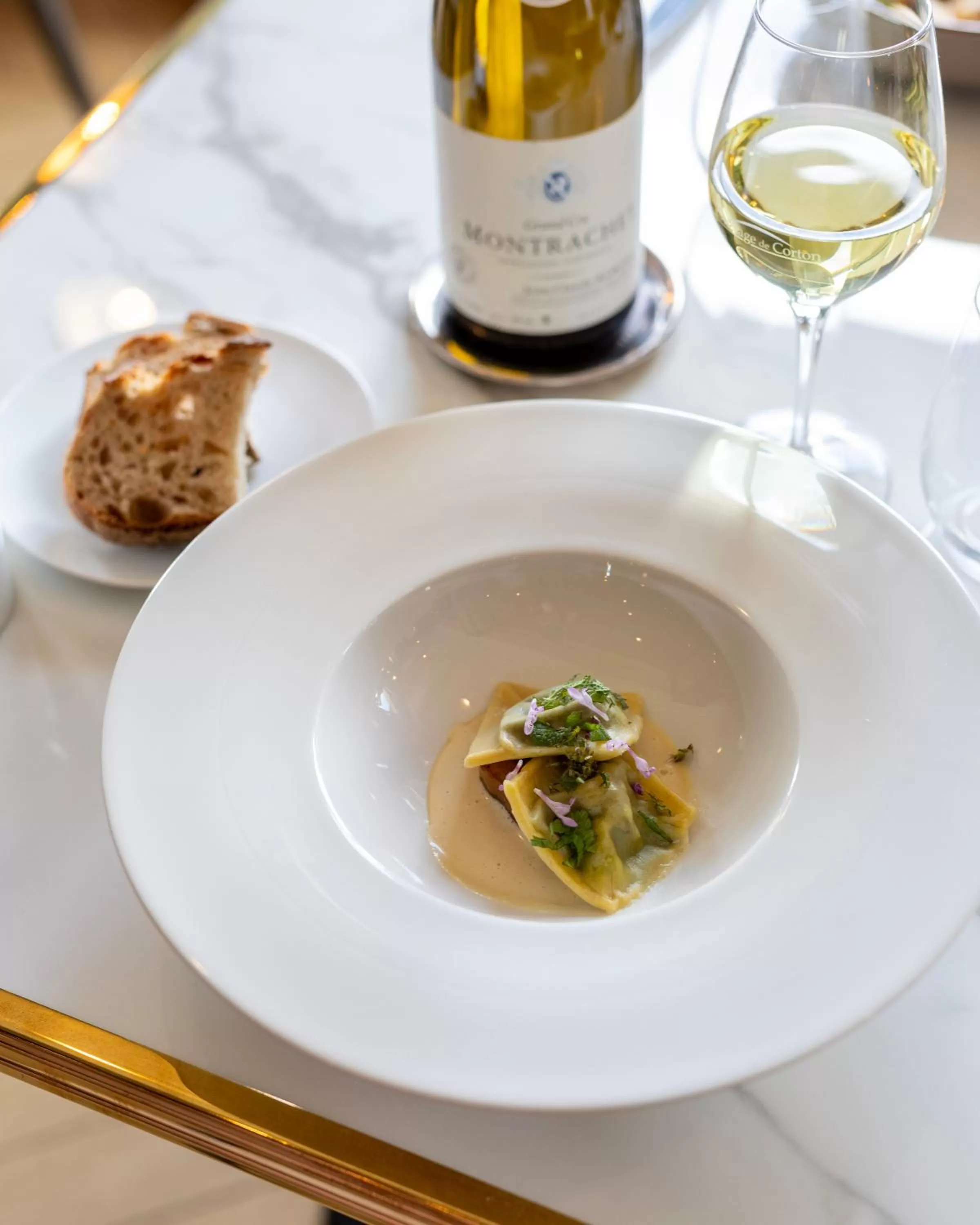 Restaurant/places to eat in Ermitage De Corton - Teritoria