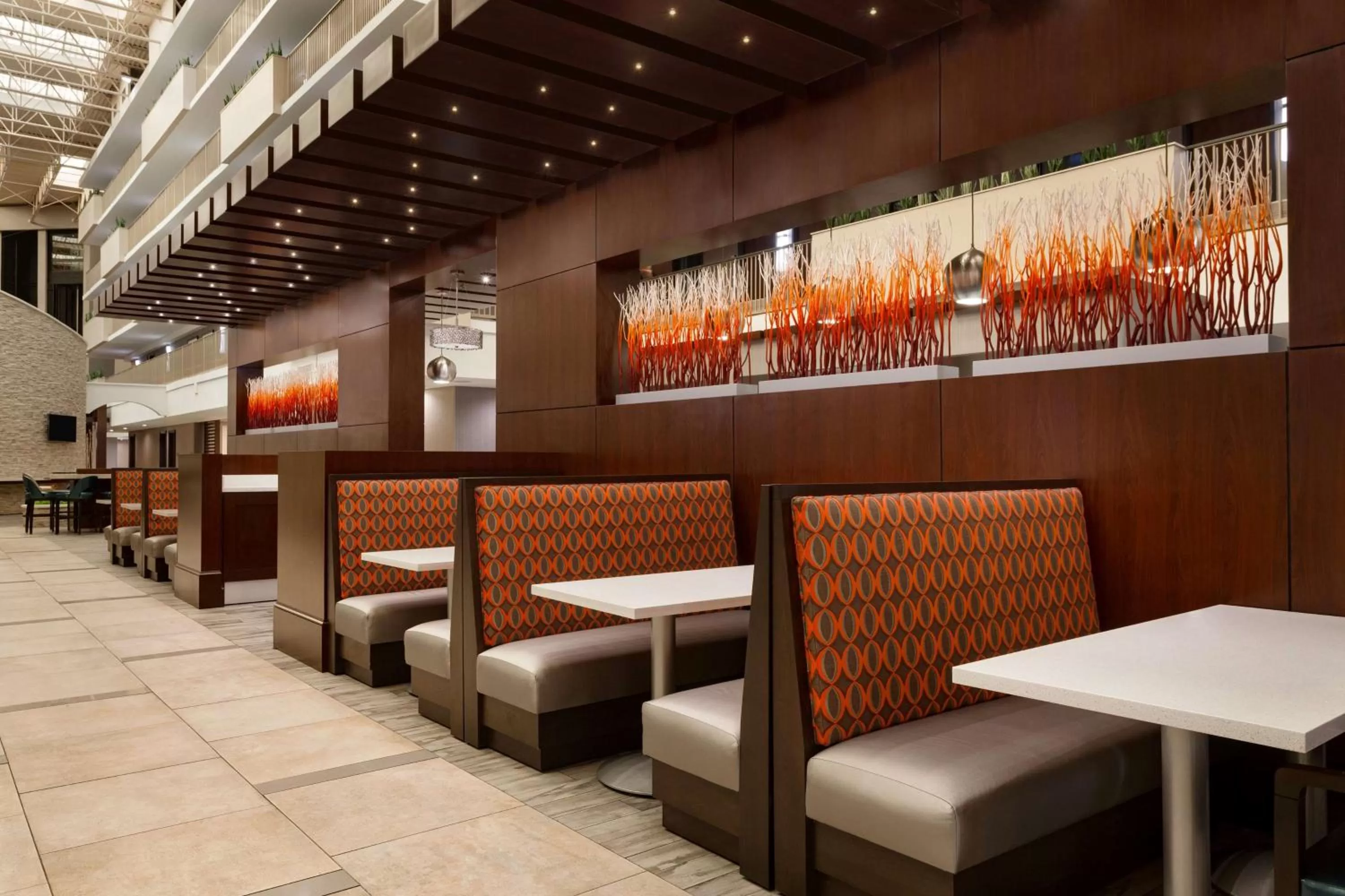 Dining area in Embassy Suites by Hilton Atlanta Airport