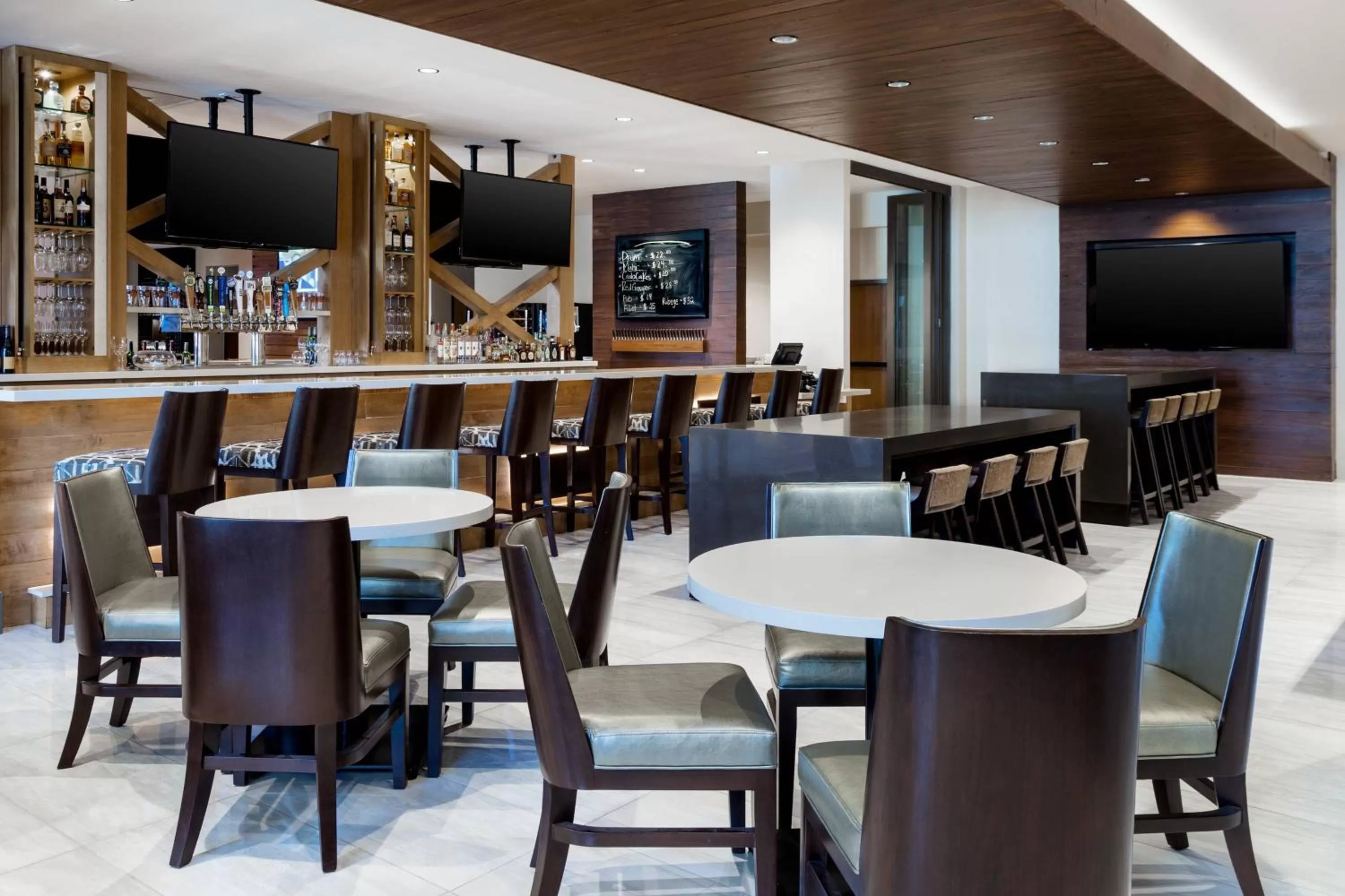 Lounge or bar in Baton Rouge Marriott