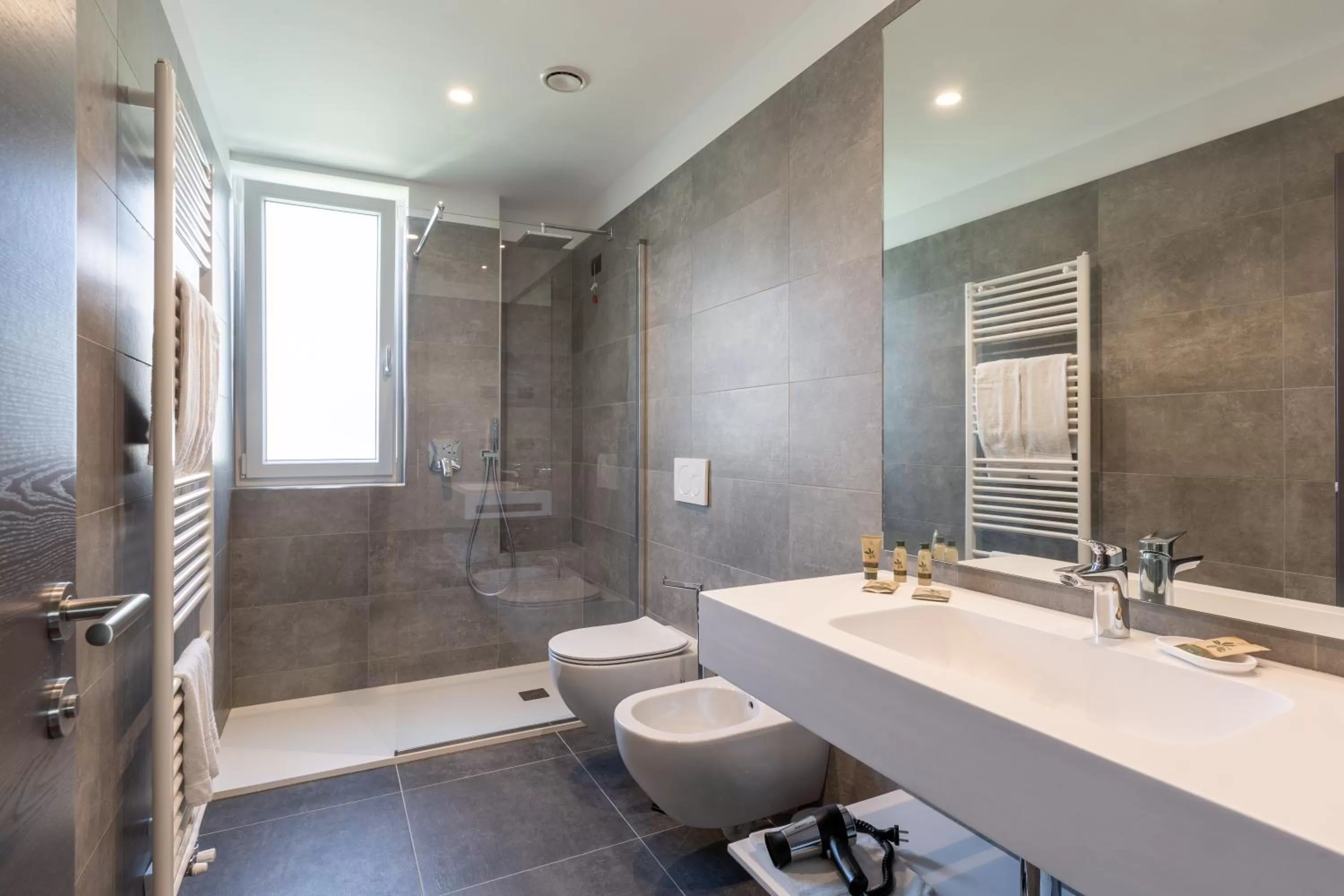 Shower in Garda Life