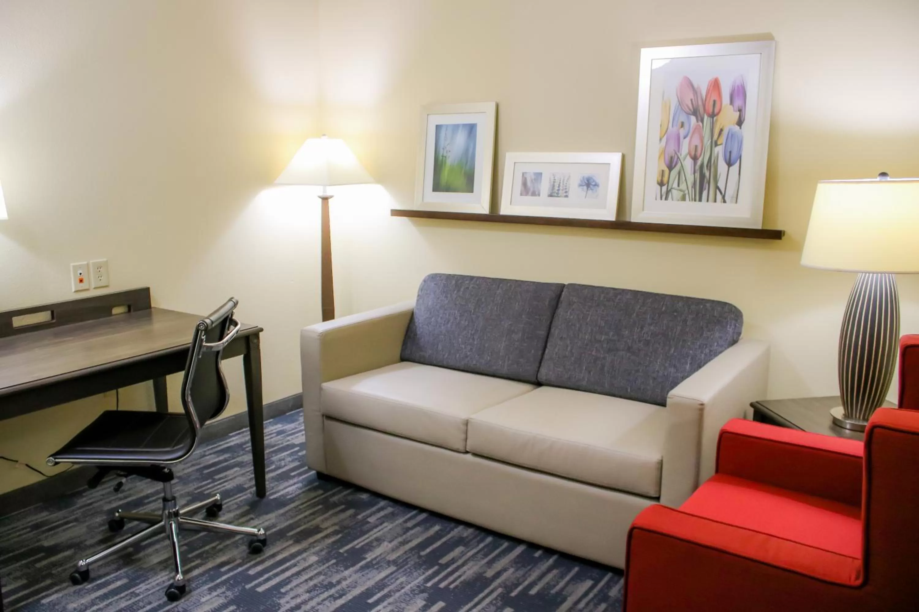 Living room in Country Inn & Suites by Radisson, Richmond West at I-64, VA