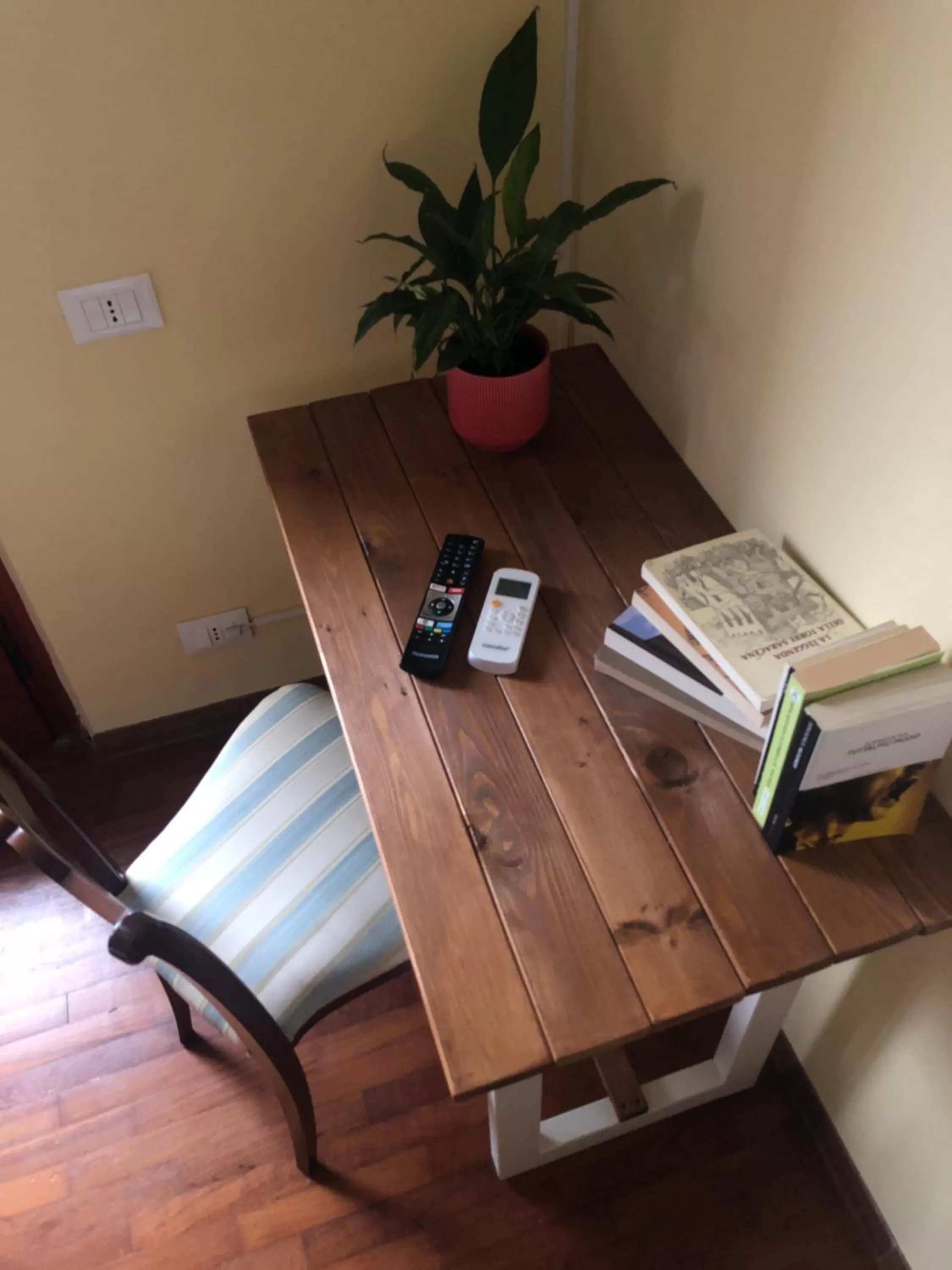 Bedroom in Villa Orsini - A Retreat in Pisa - Food and Relax