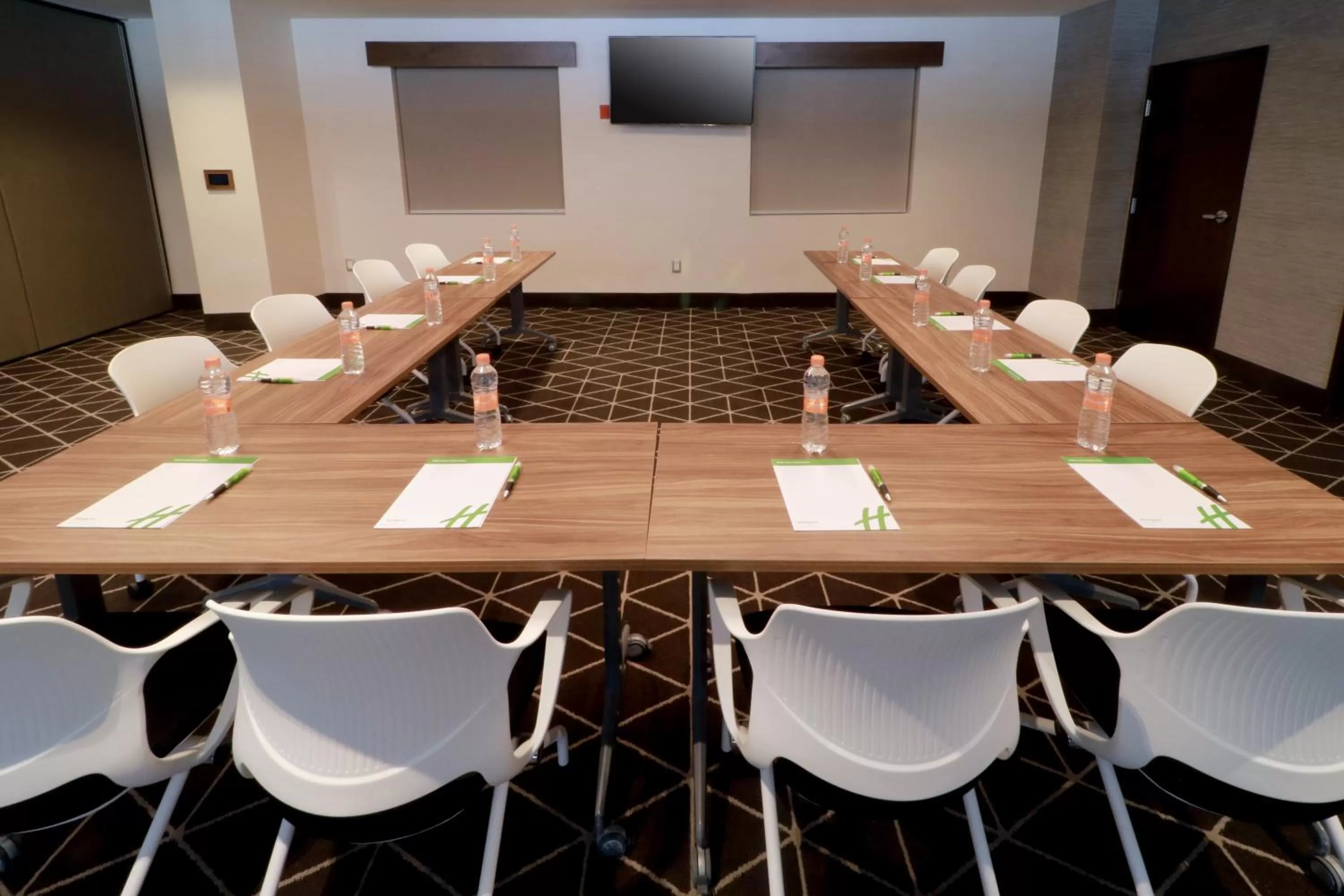 Meeting/conference room in Holiday Inn & Suites Monterrey Apodaca Zona Airport, an IHG hotel