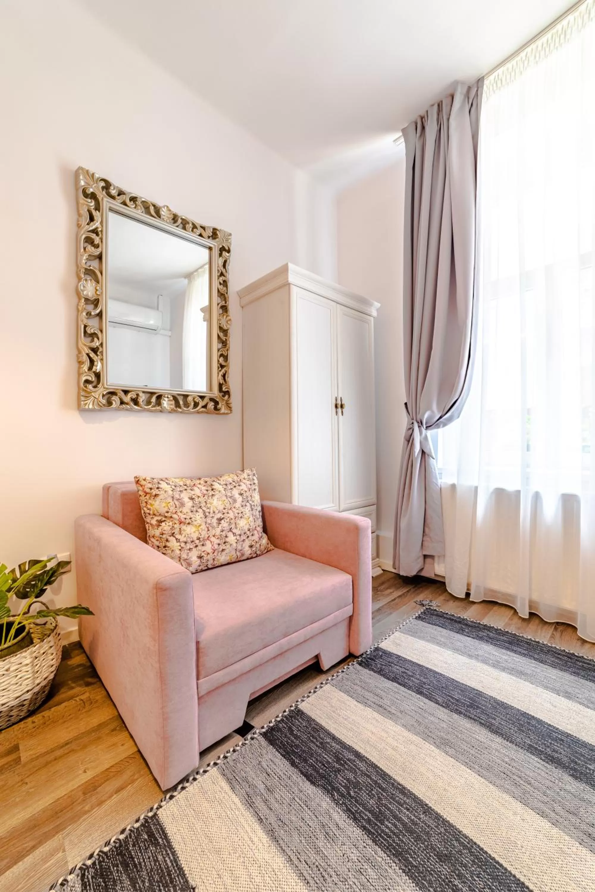 Decorative detail, Seating Area in ALBERT RESIDENCE with PARKING