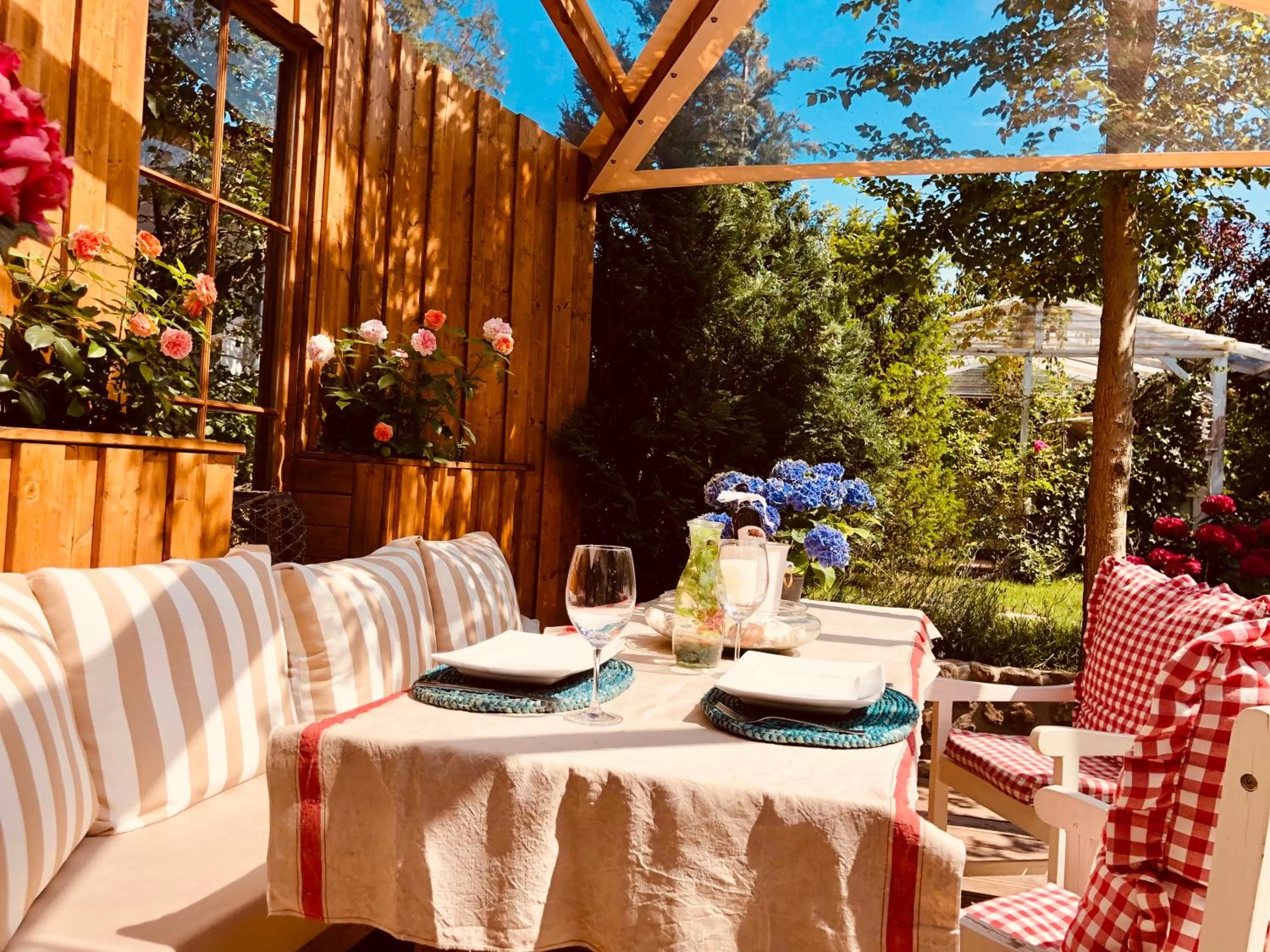 Balcony/Terrace, Restaurant/Places to Eat in Weißt Du noch - Gästehäuser & Suiten