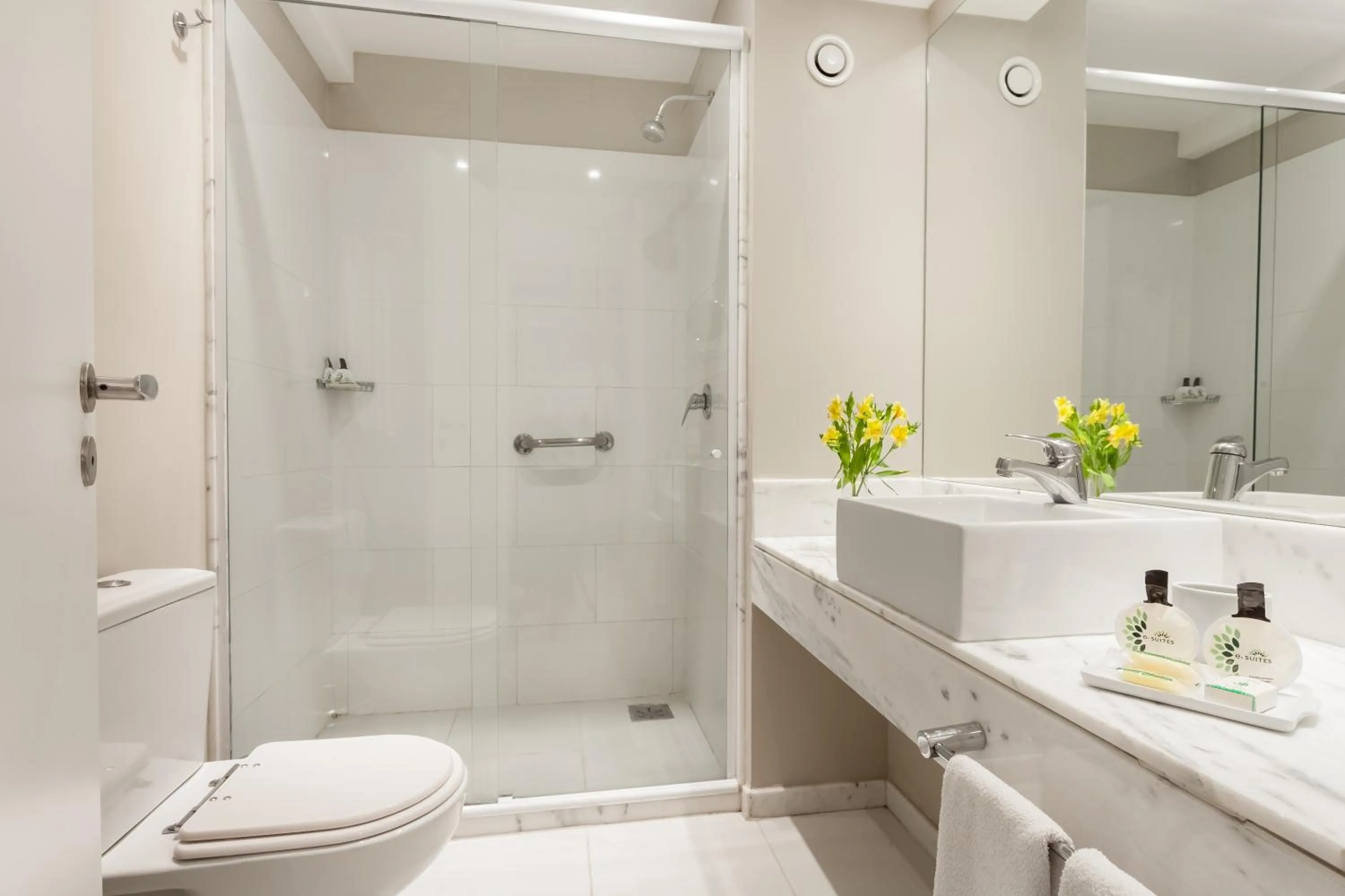 Bathroom in eSuites Spa Lagoa Santa