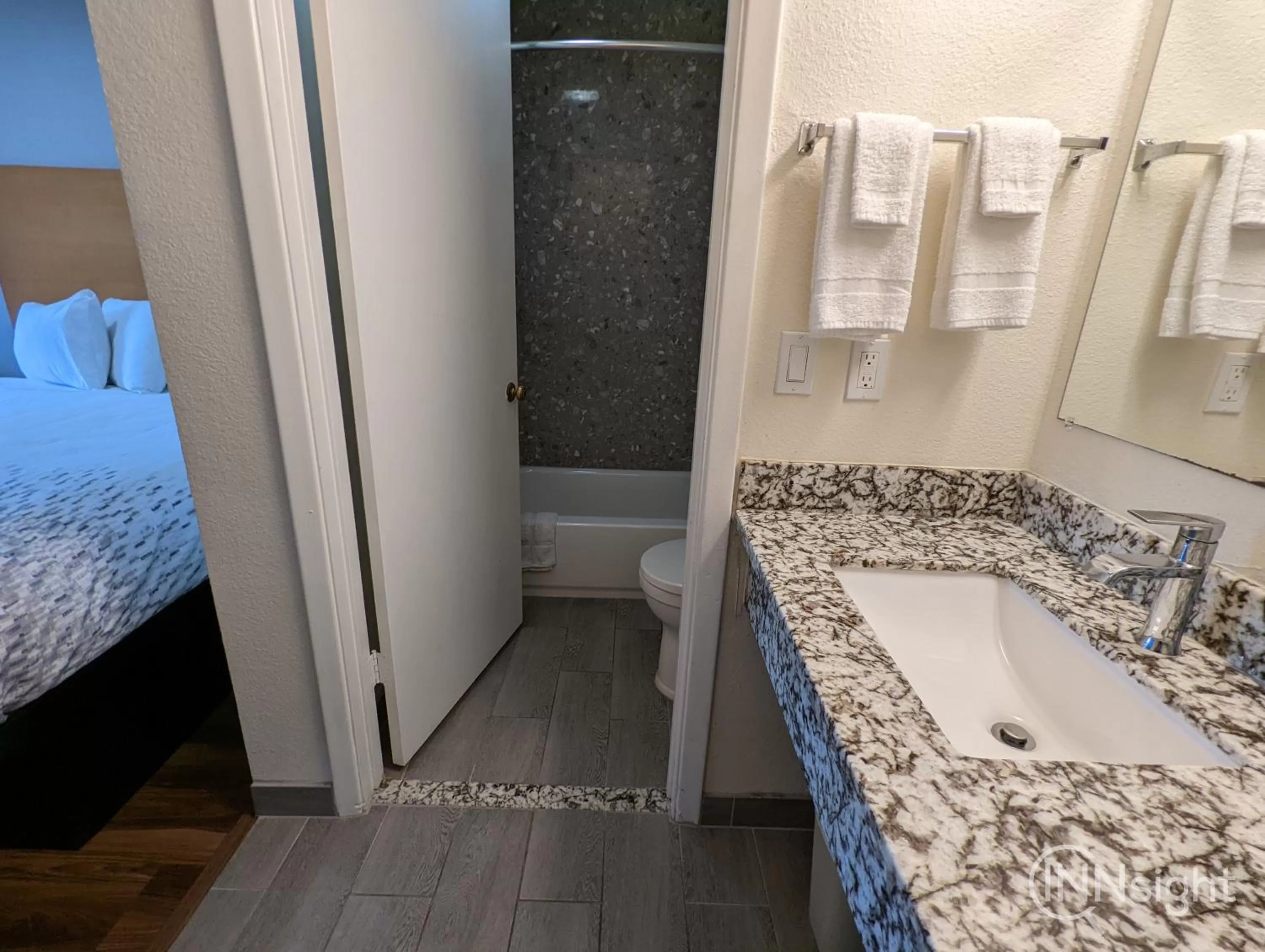 Bathroom, Bed in Royal Inn