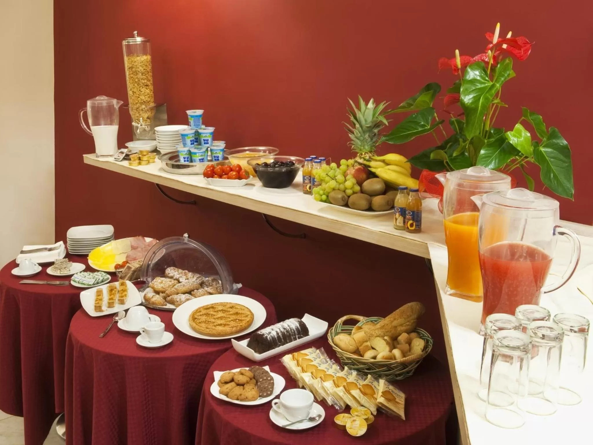 Buffet breakfast in Hotel Manganelli Palace
