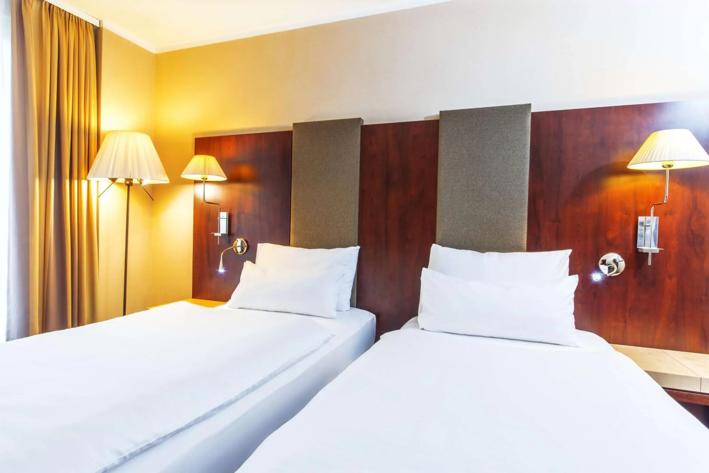 Standard Twin Room with Extra Bed in NH Budapest City Standard Twin Room with Extra Bed in NH Budapest City