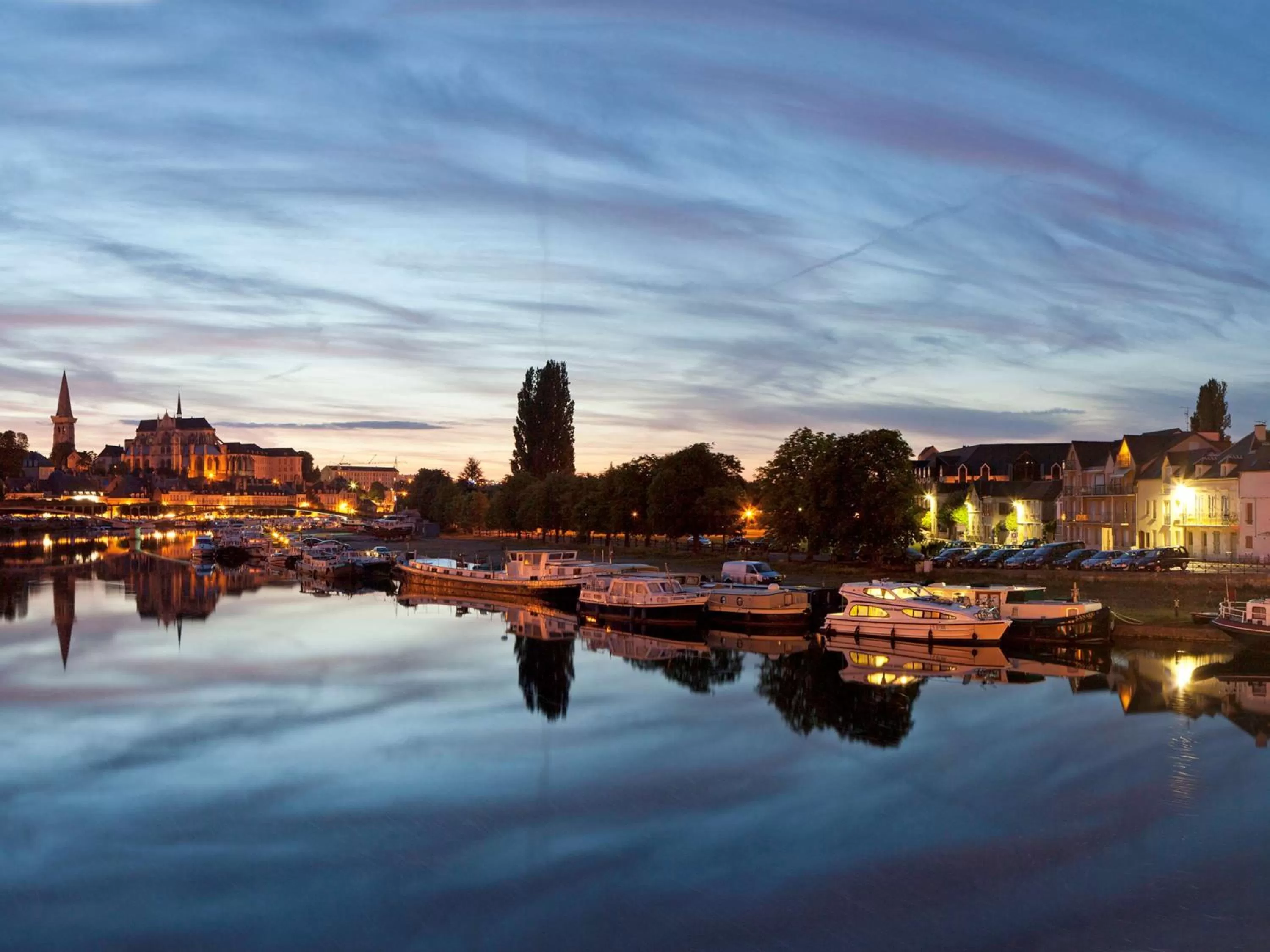 Property building in ibis Auxerre Centre
