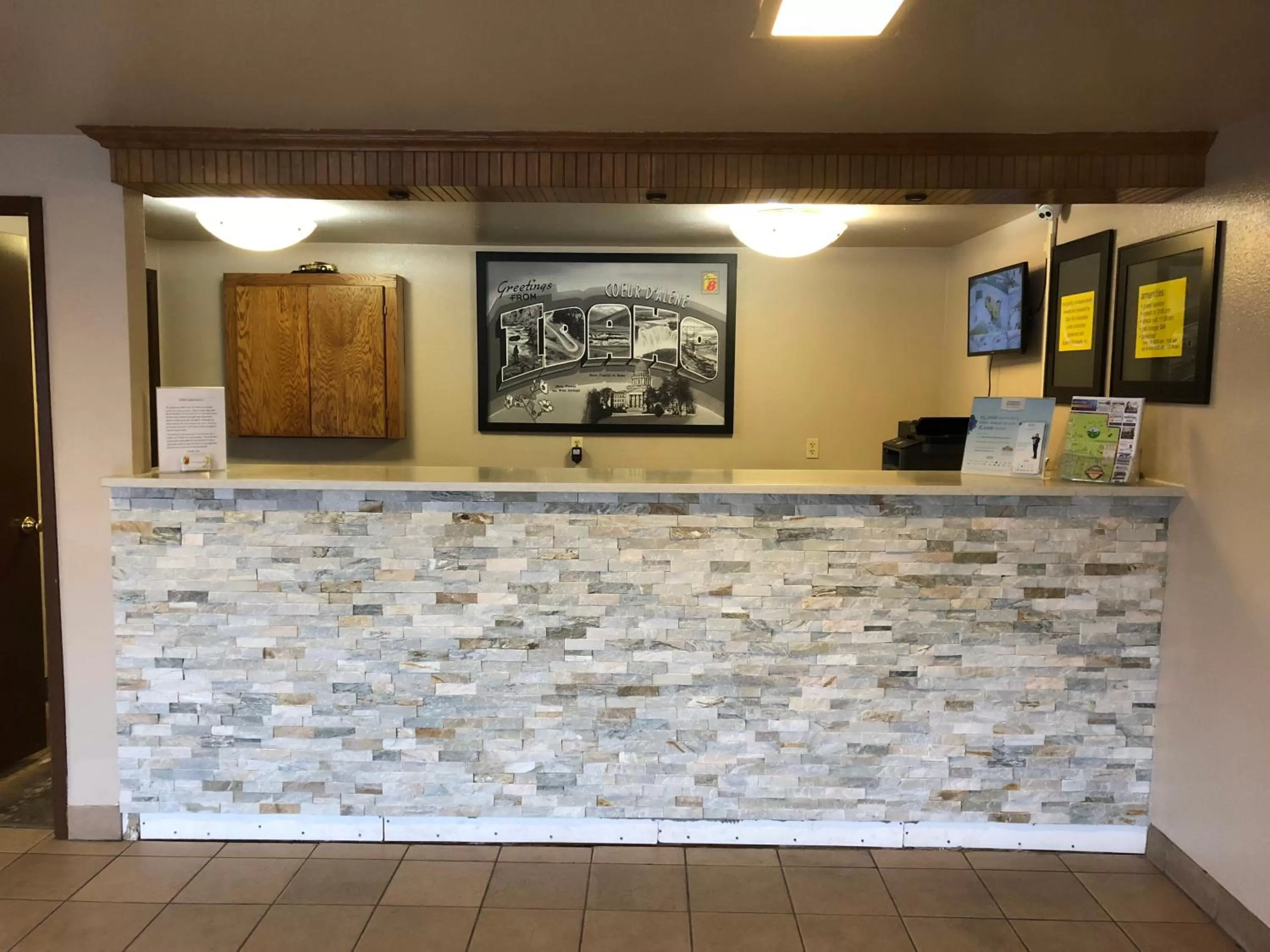 Lobby or reception in Super 8 by Wyndham Coeur d'Alene