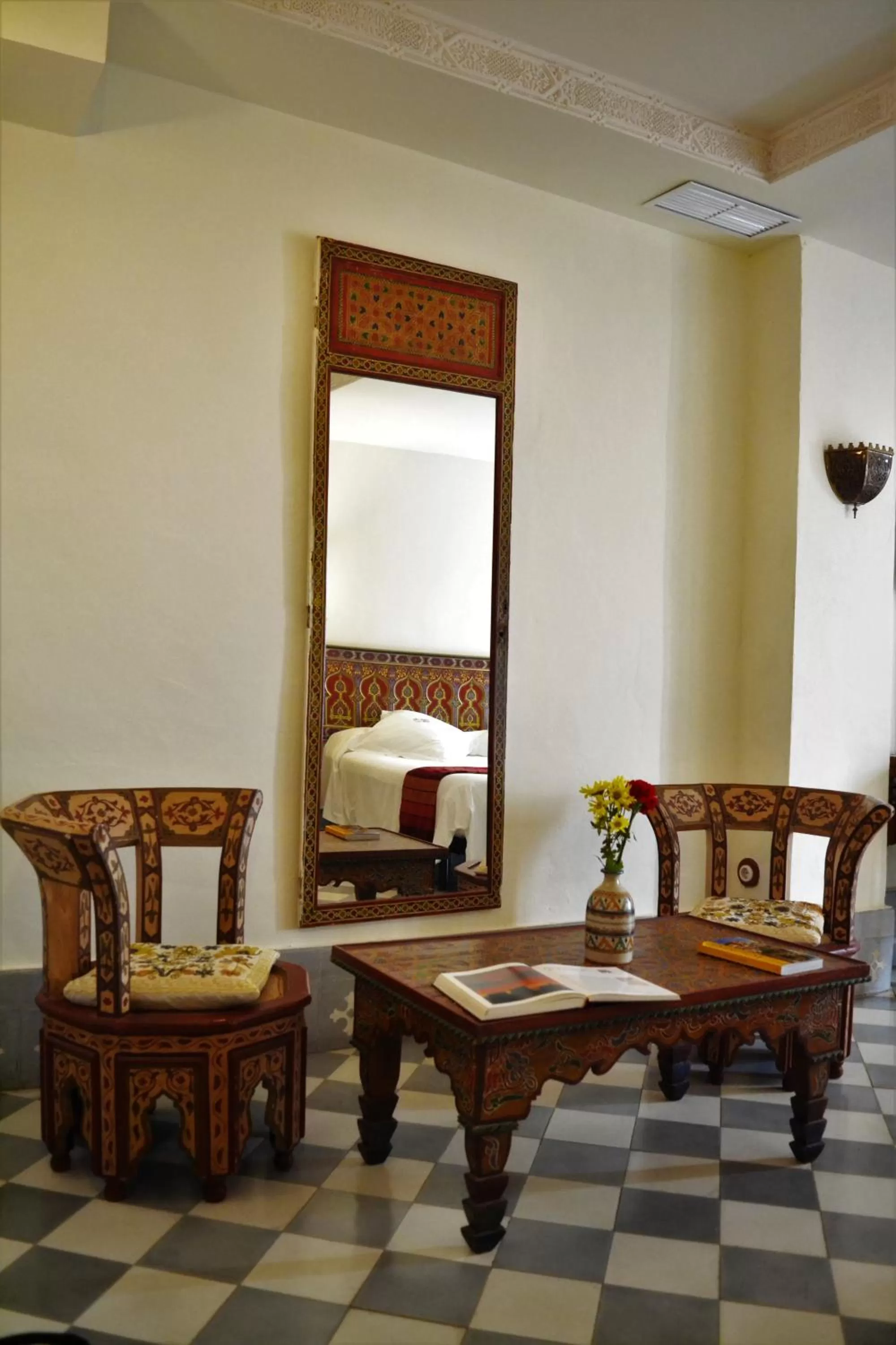 Seating area in Alcoba del Rey de Sevilla