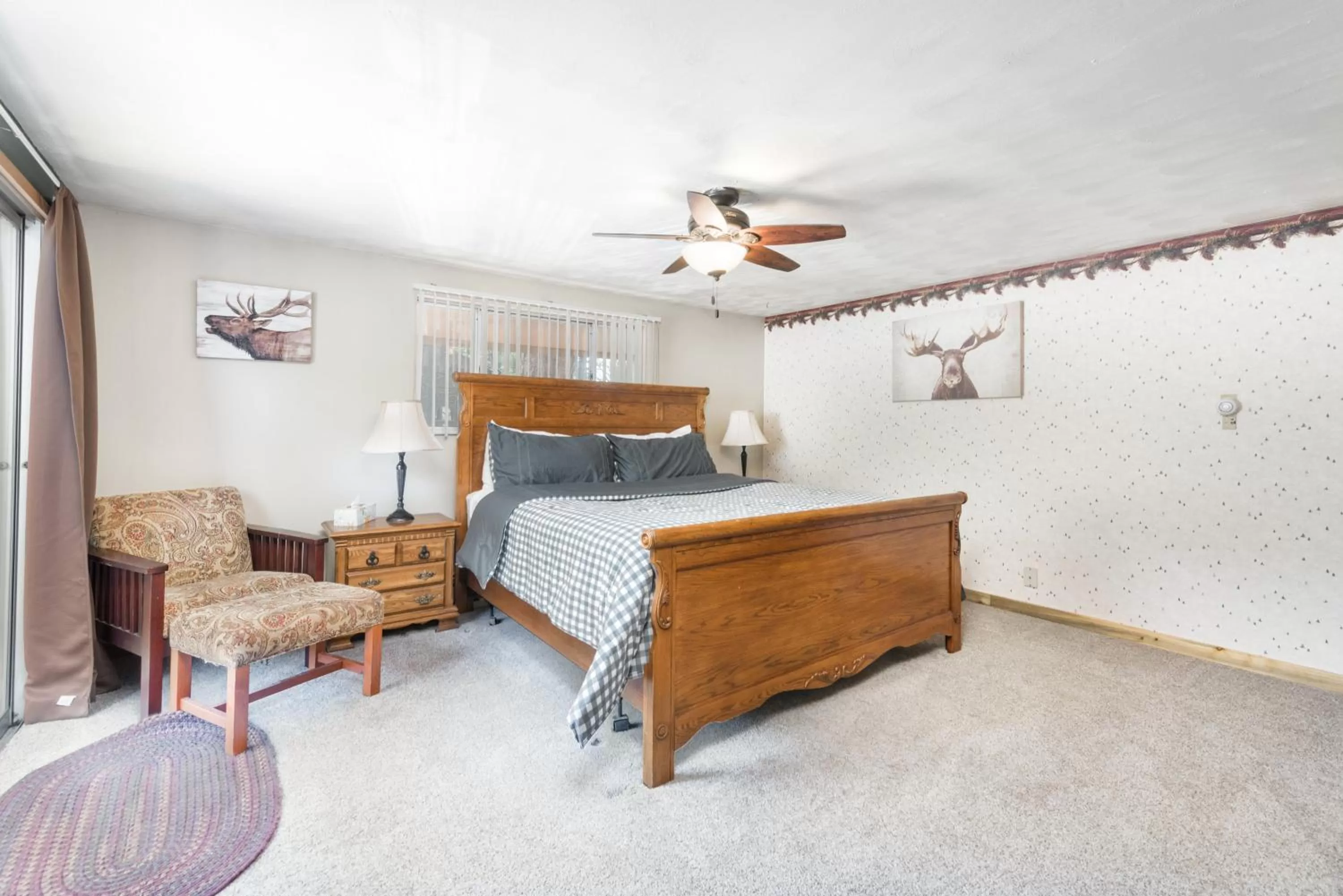 Bed in 4 Seasons Inn on Fall River