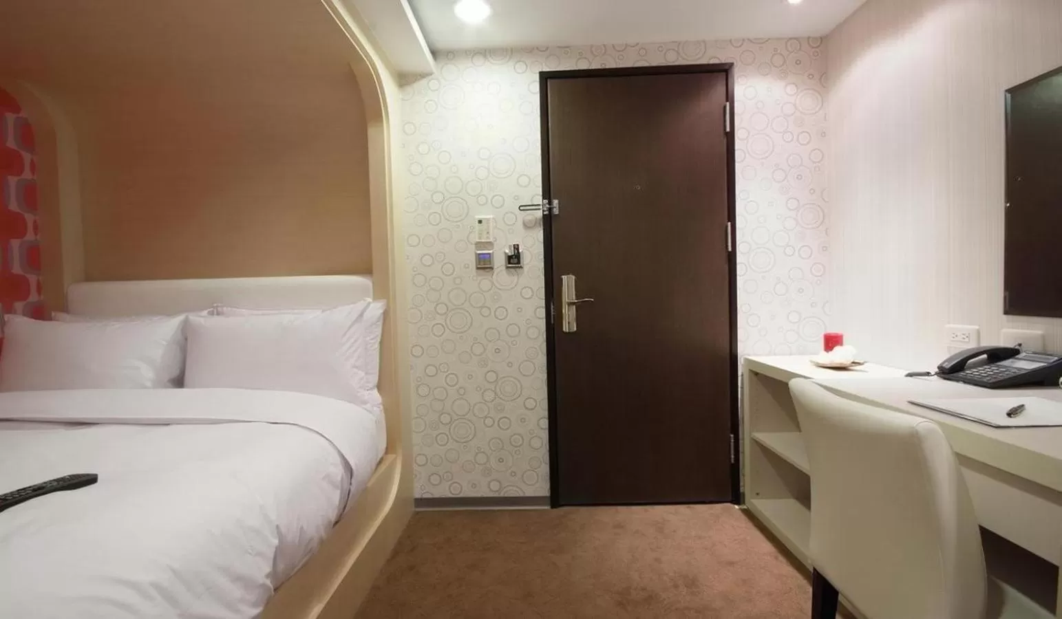 Bed in Hotel Leisure 台中輕行旅