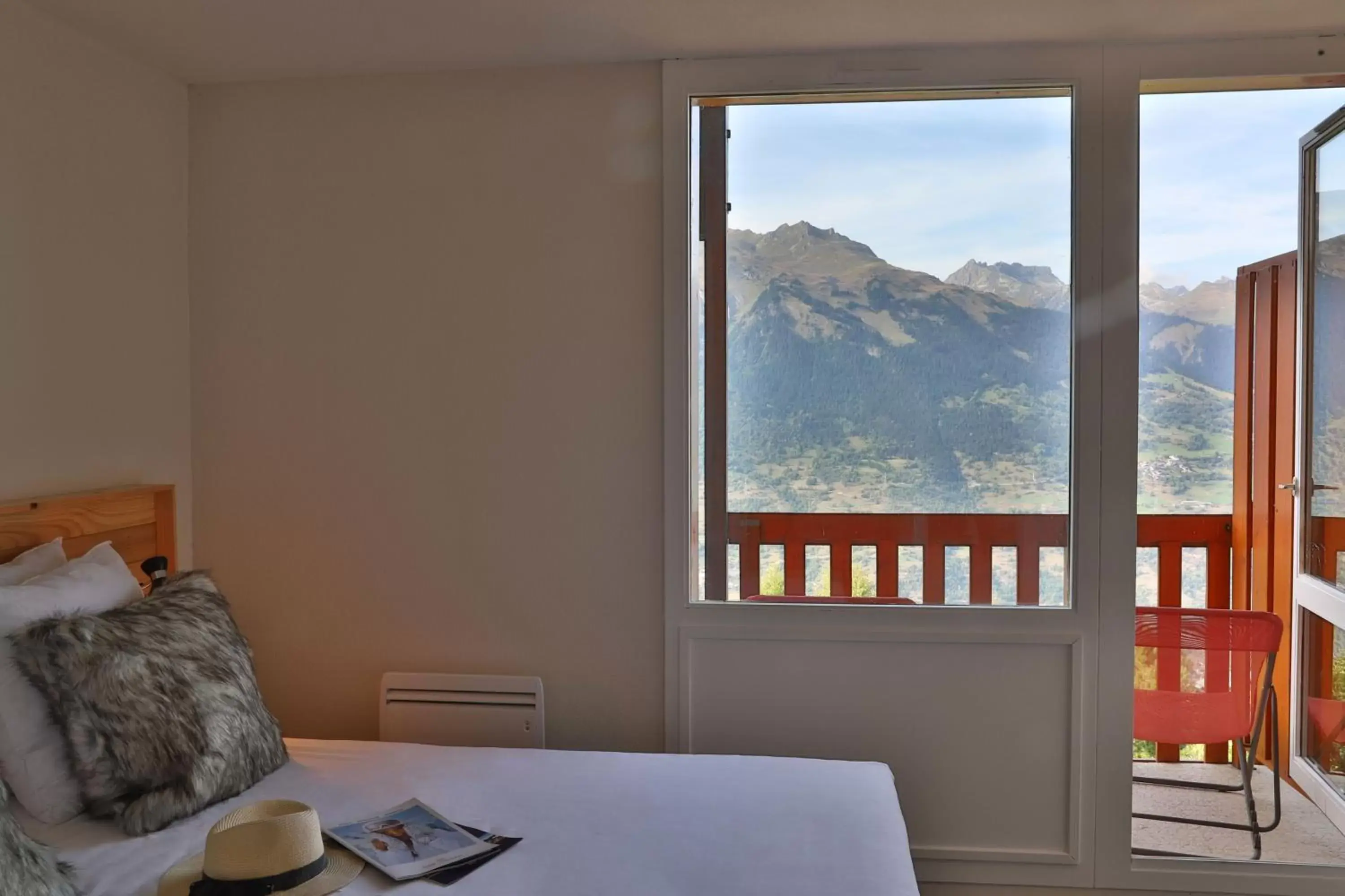 Twin Room with Balcony in SOWELL Family La Lauzière Twin Room with Balcony in SOWELL Family La Lauzière