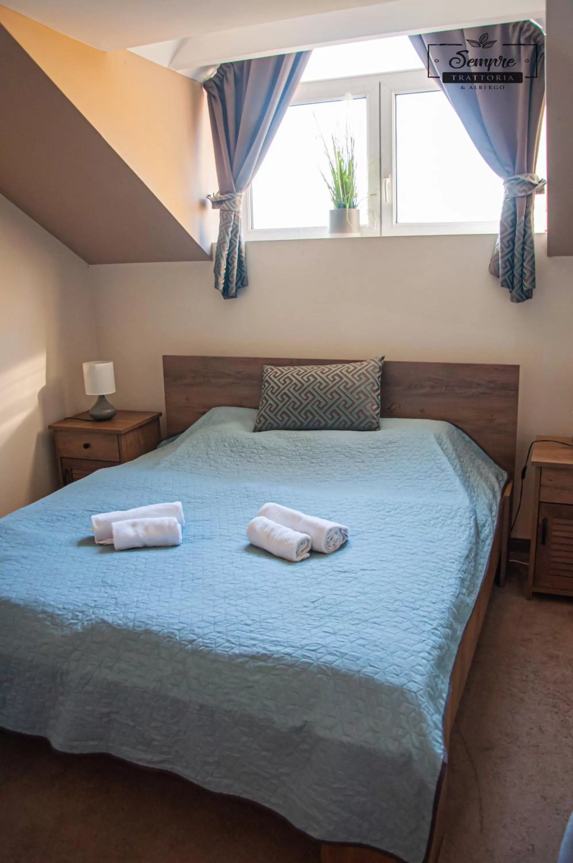 Bed in Sempre Étterem És Panzió