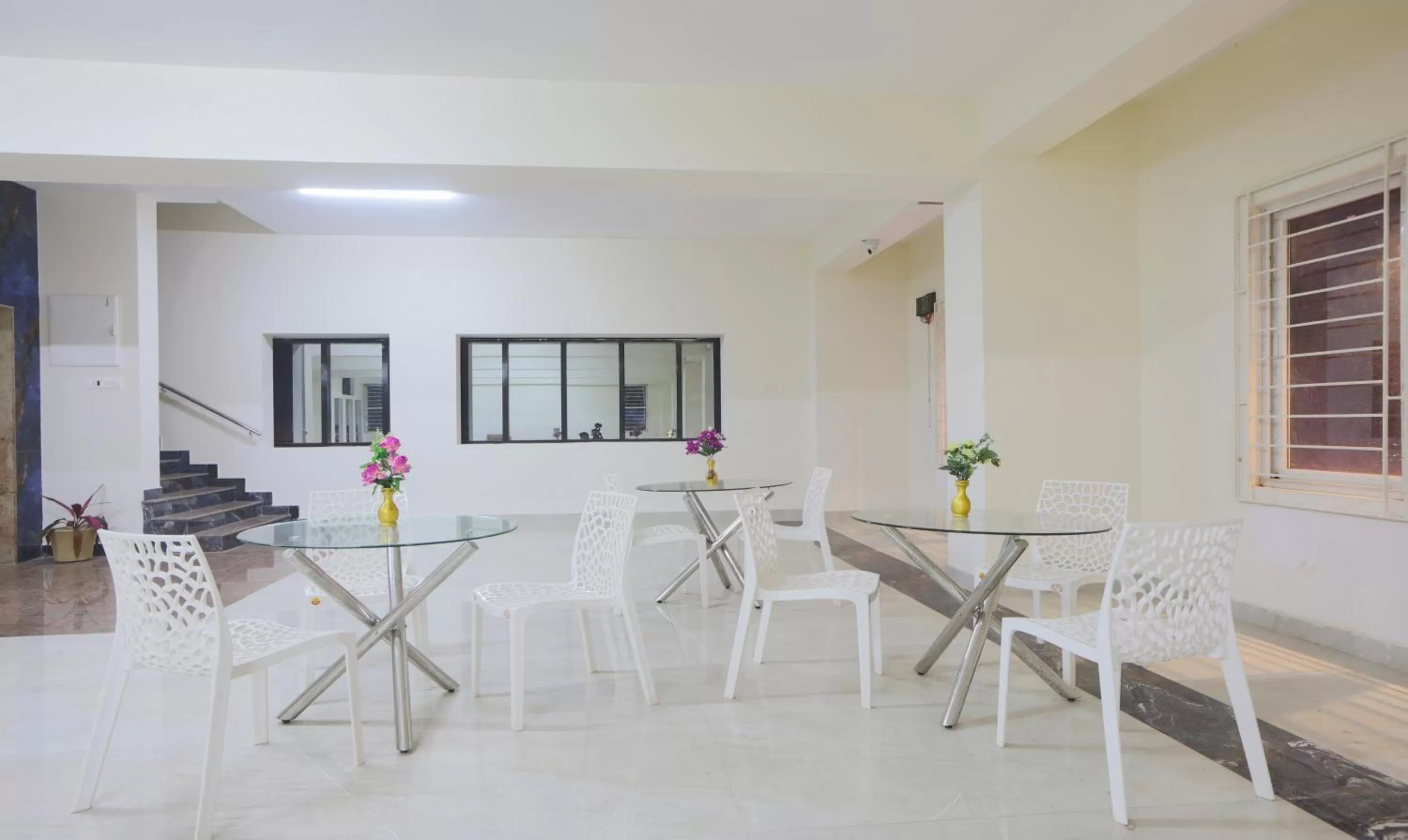 Dining area in Treebo Naaz Royal