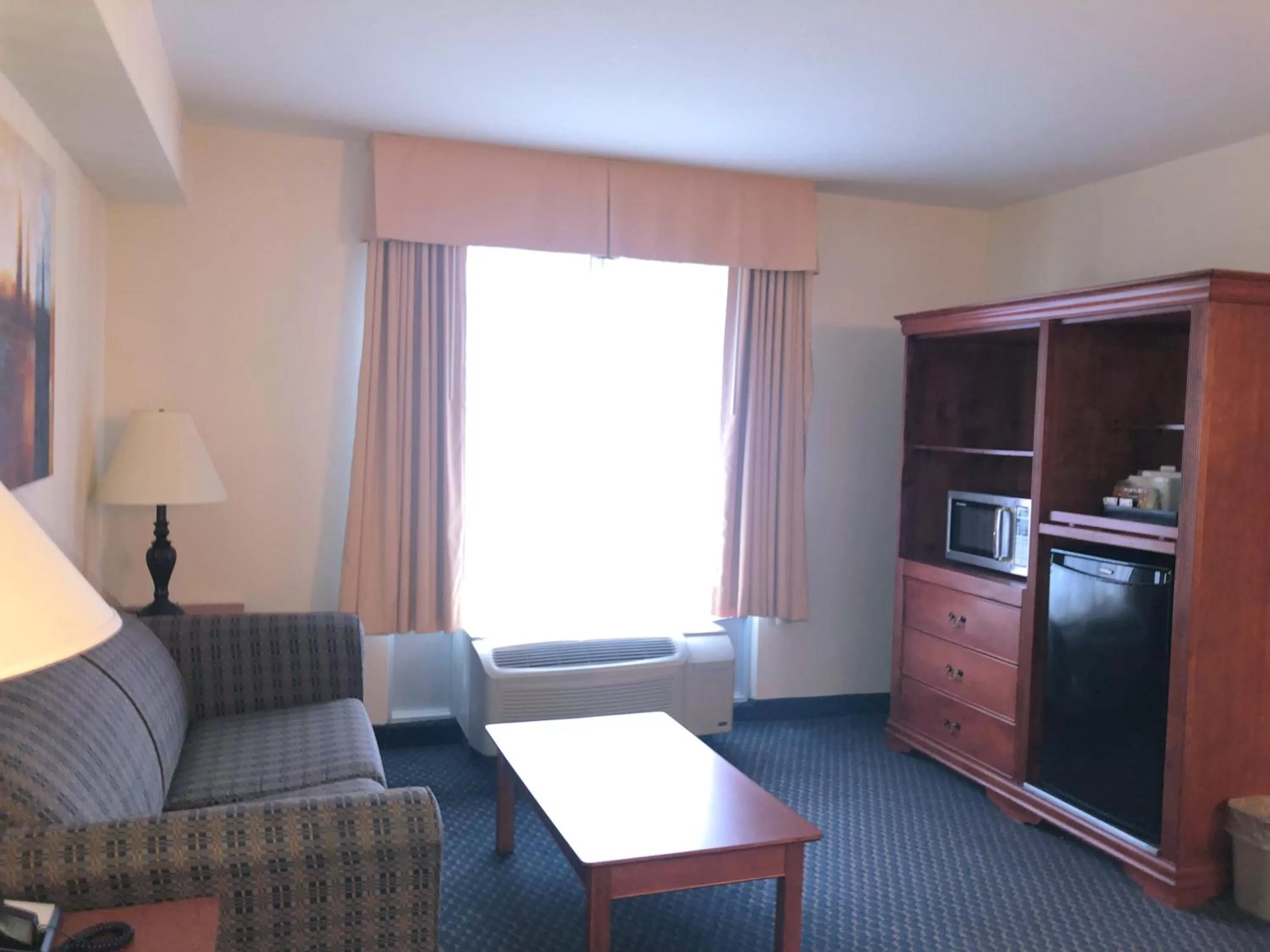 Seating area in Days Inn by Wyndham Niagara Falls Centre St By the Falls