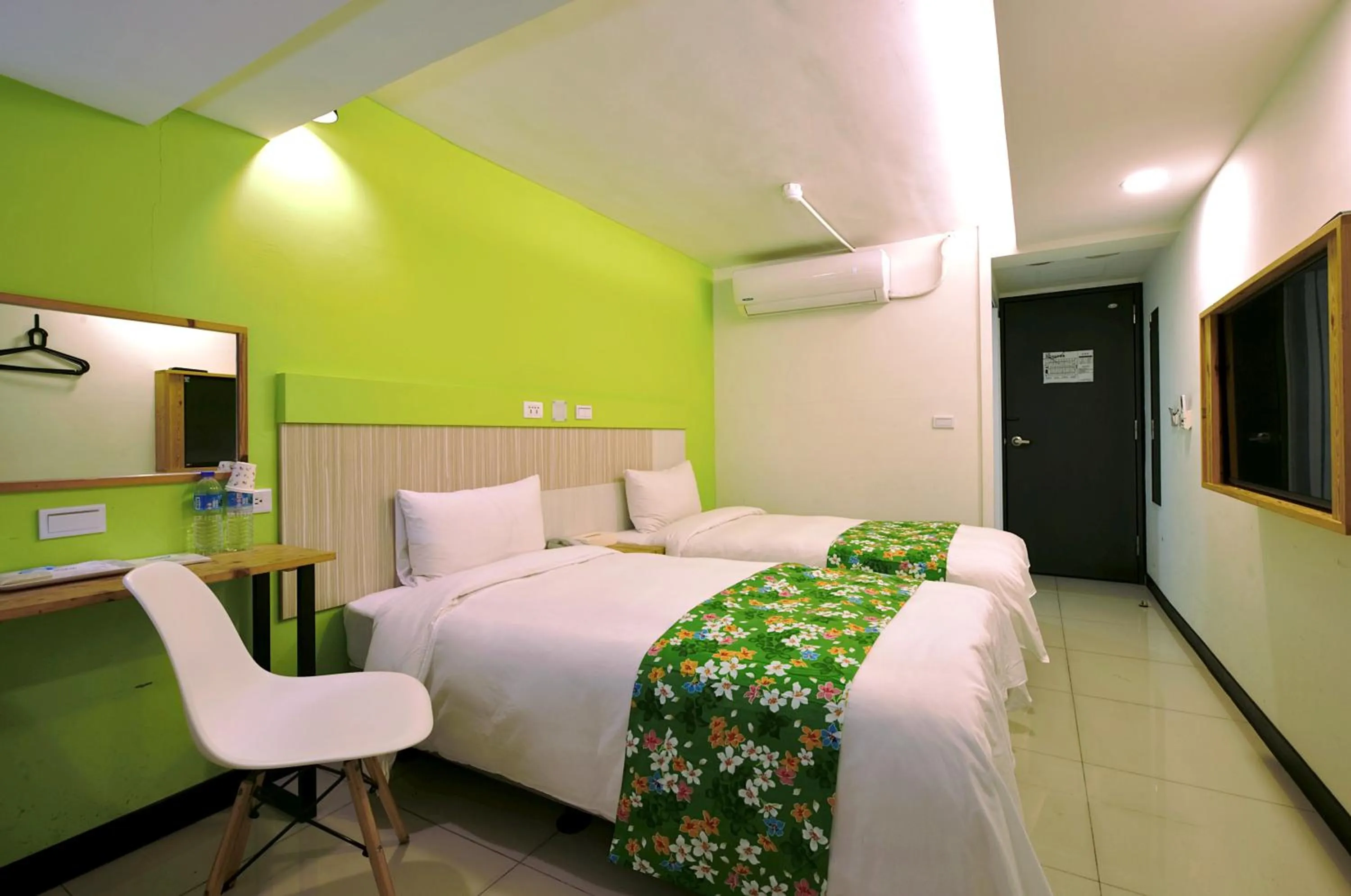 Bed in Good Night Hotel