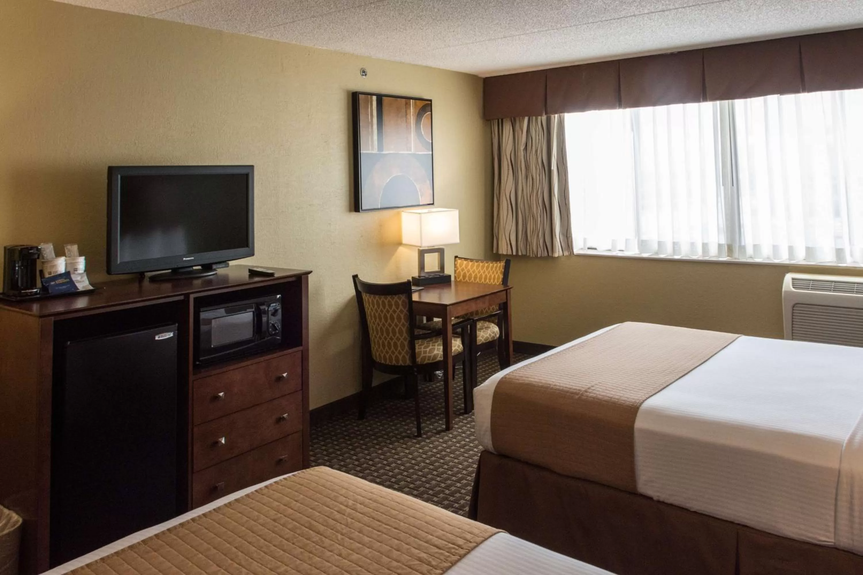 Photo of the whole room, Bed in Best Western Executive Inn Kenosha - Pleasant Prairie
