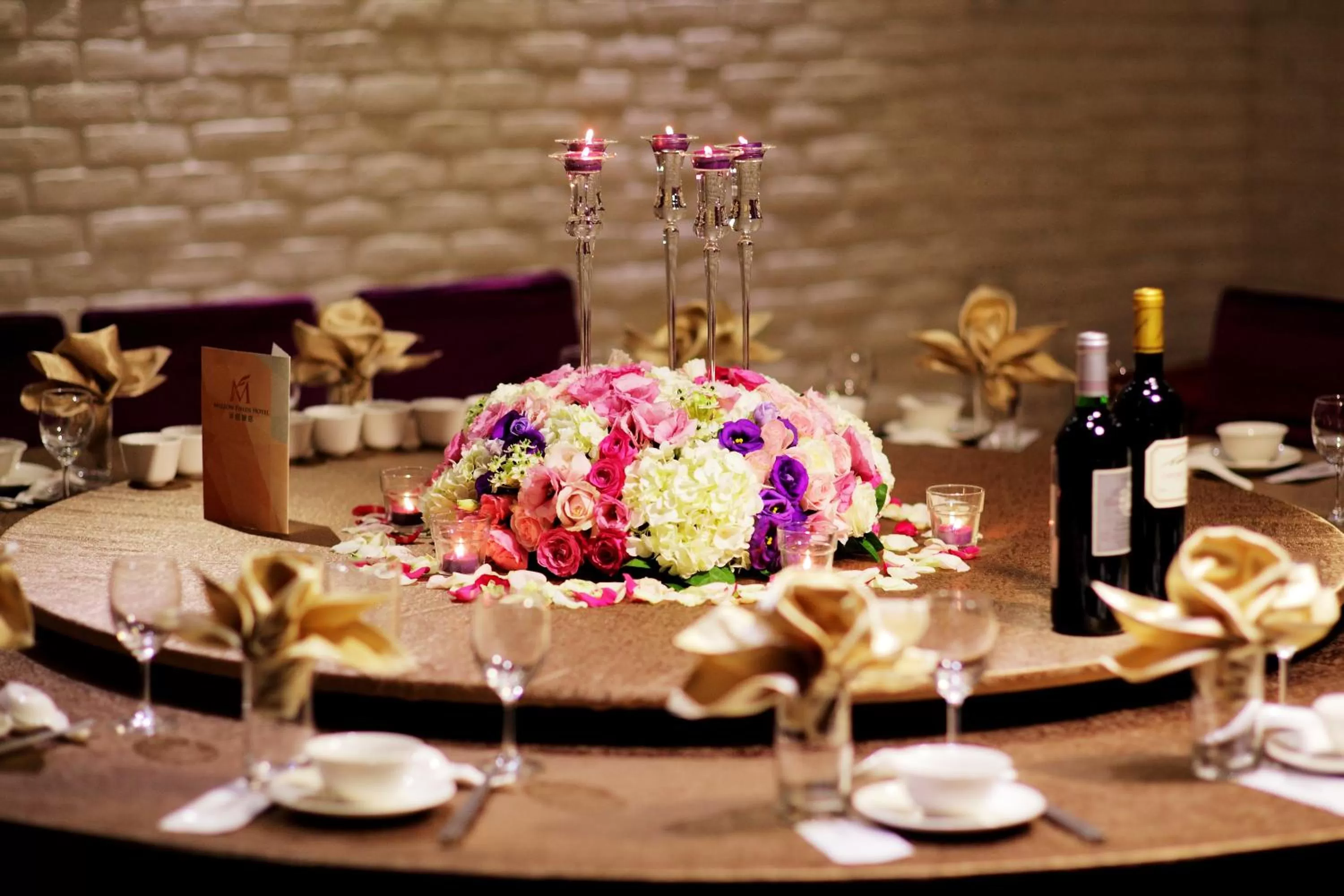 Restaurant/places to eat in Mellow Fields Hotel