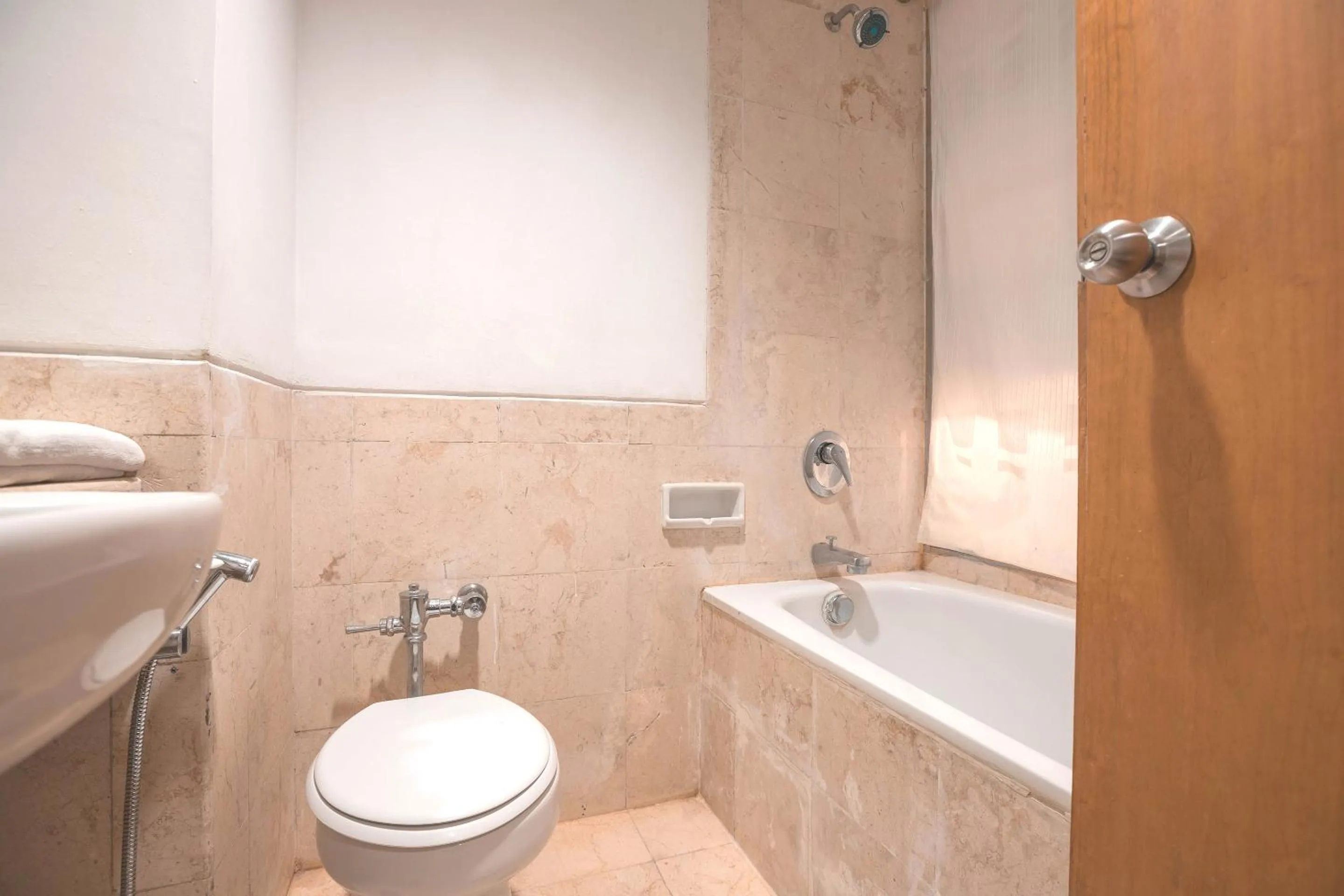 Bathroom in Hotel Bulevar Tanjung Duren Jakarta