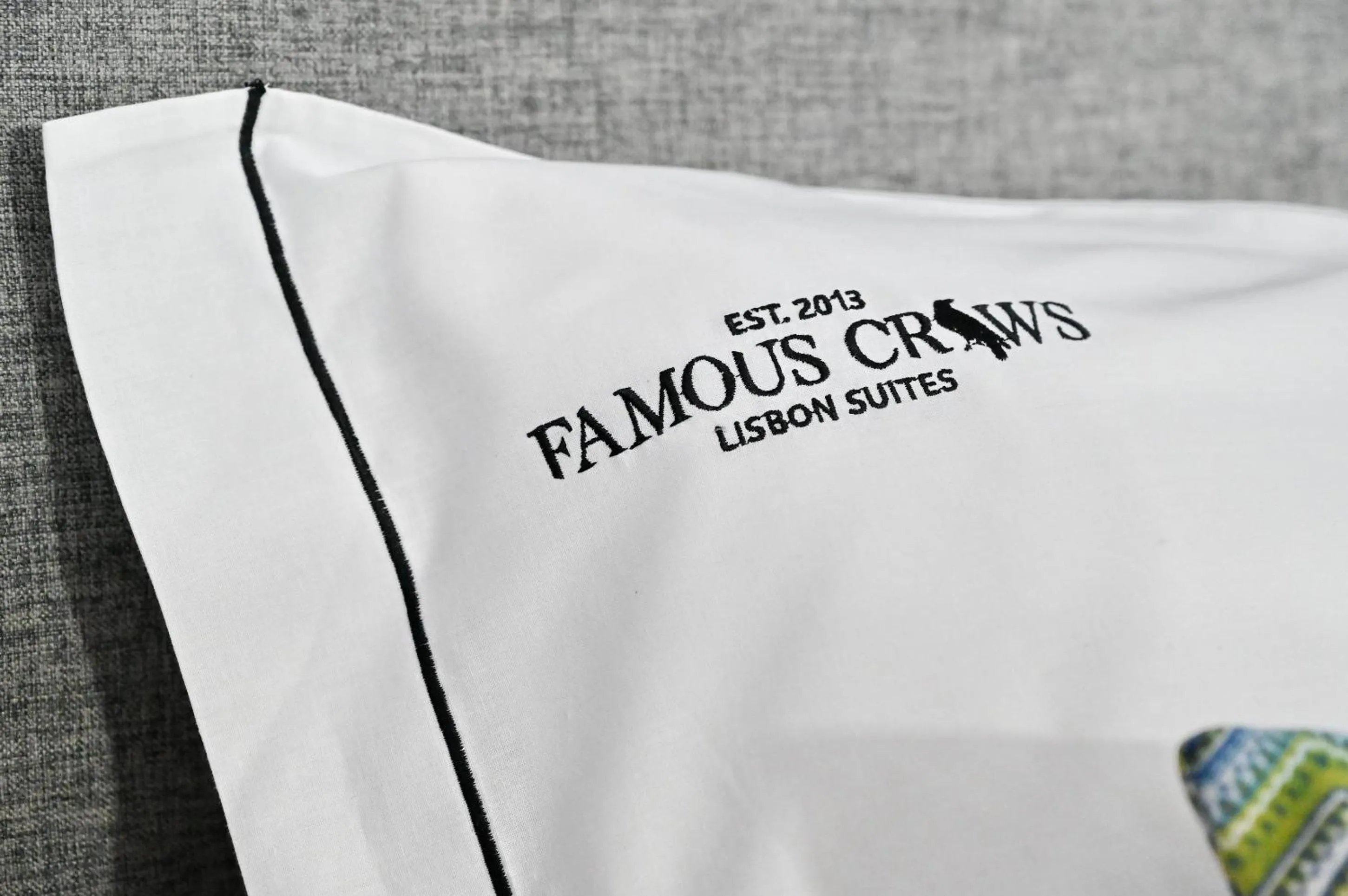 Famous Crows Lisbon Suites
