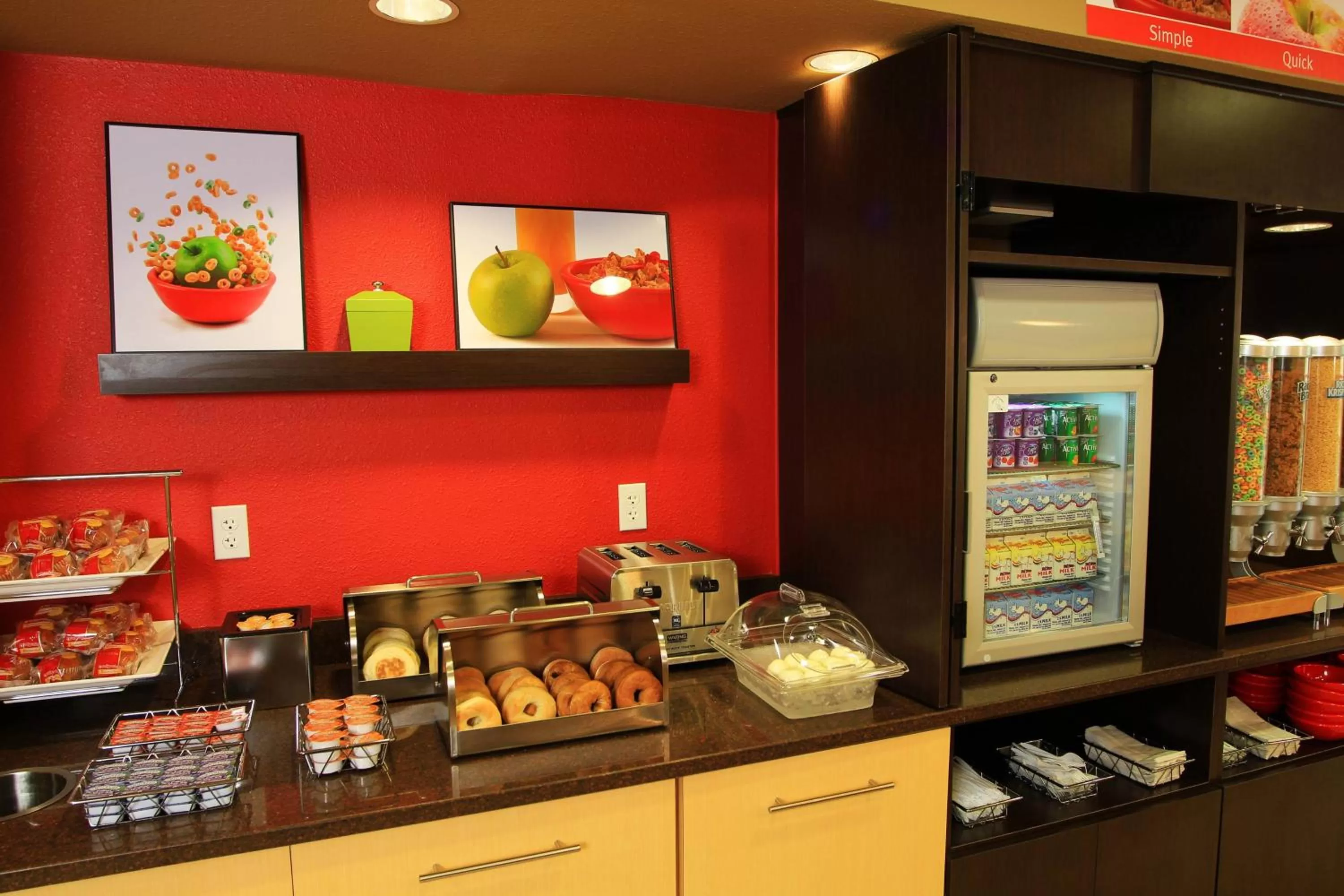 Breakfast in TownePlace Suites by Marriott East Lansing