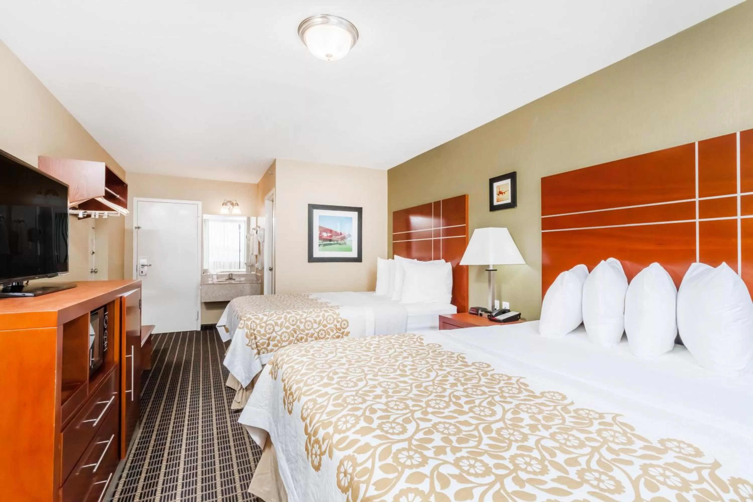 Bedroom, Bed in Days Inn by Wyndham Windsor Locks / Bradley Intl Airport