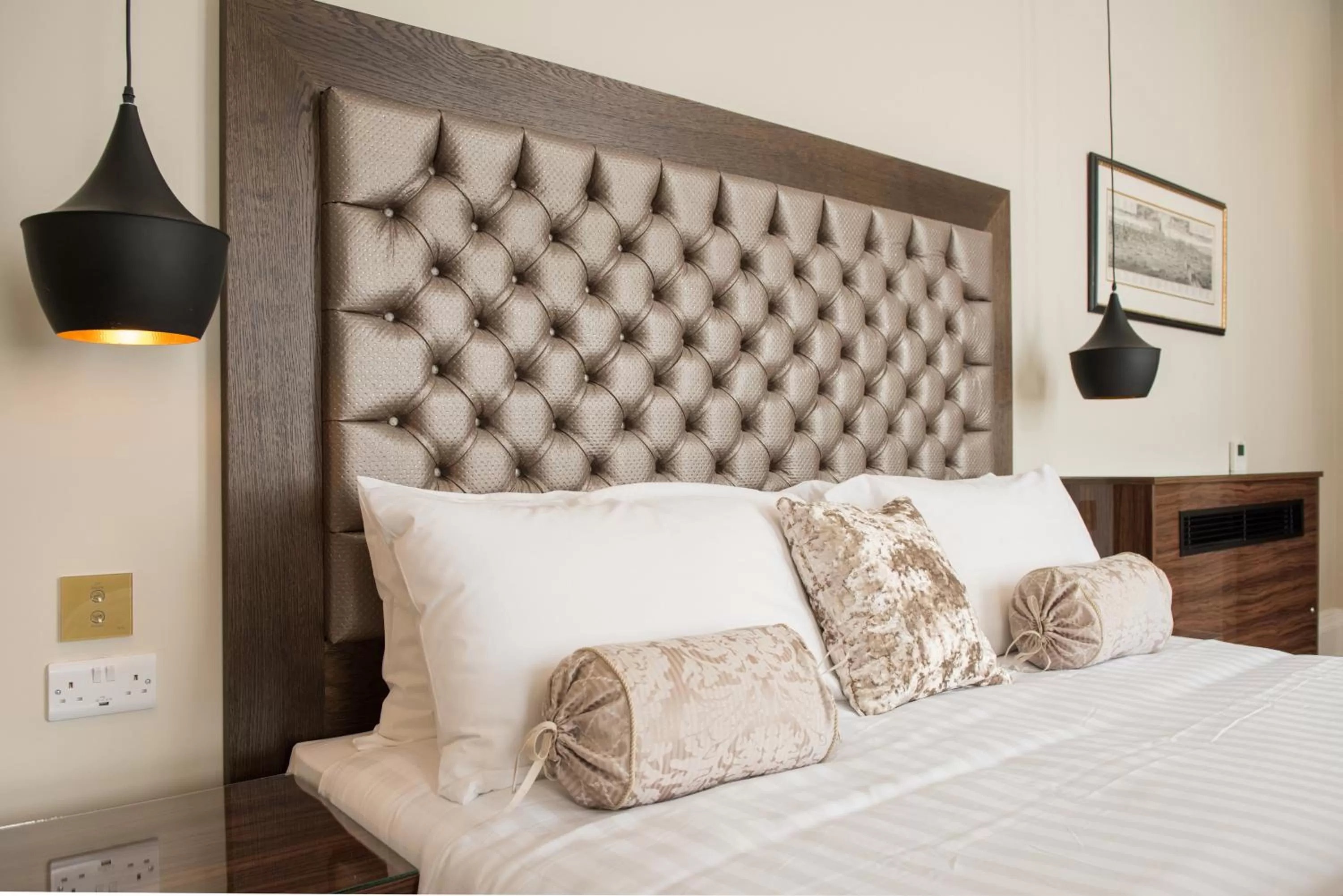 Bed in The Lansbury Heritage Hotel By Sunday - Canary Wharf London