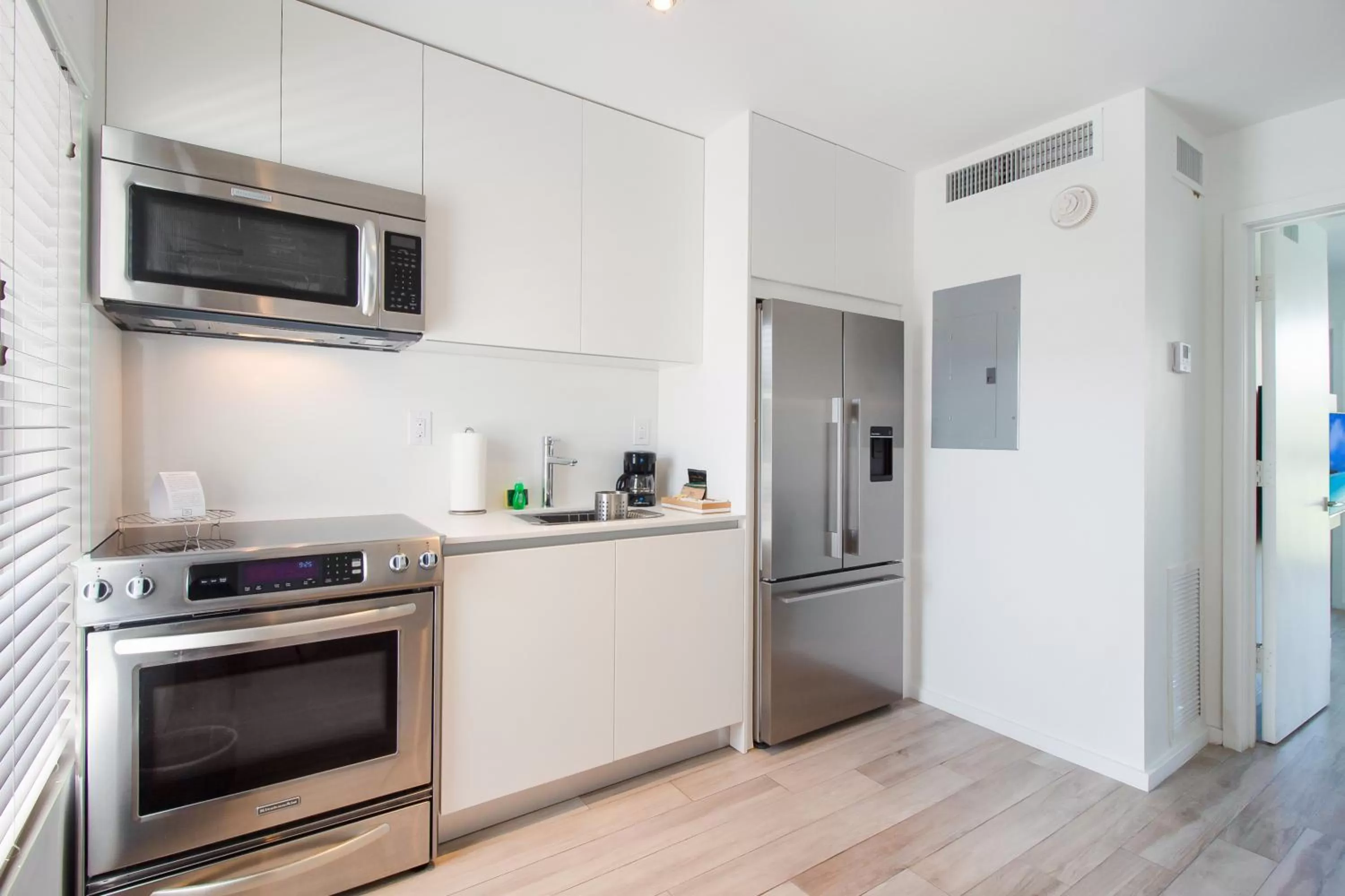 Kitchen or kitchenette in Beach Haus Key Biscayne Contemporary Apartments