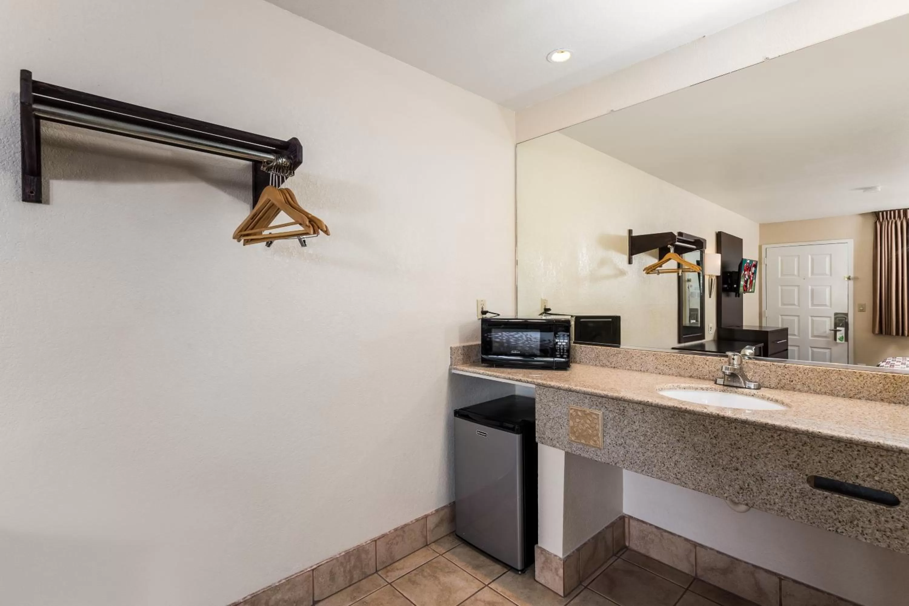 Bathroom in Red Roof Inn Stockton