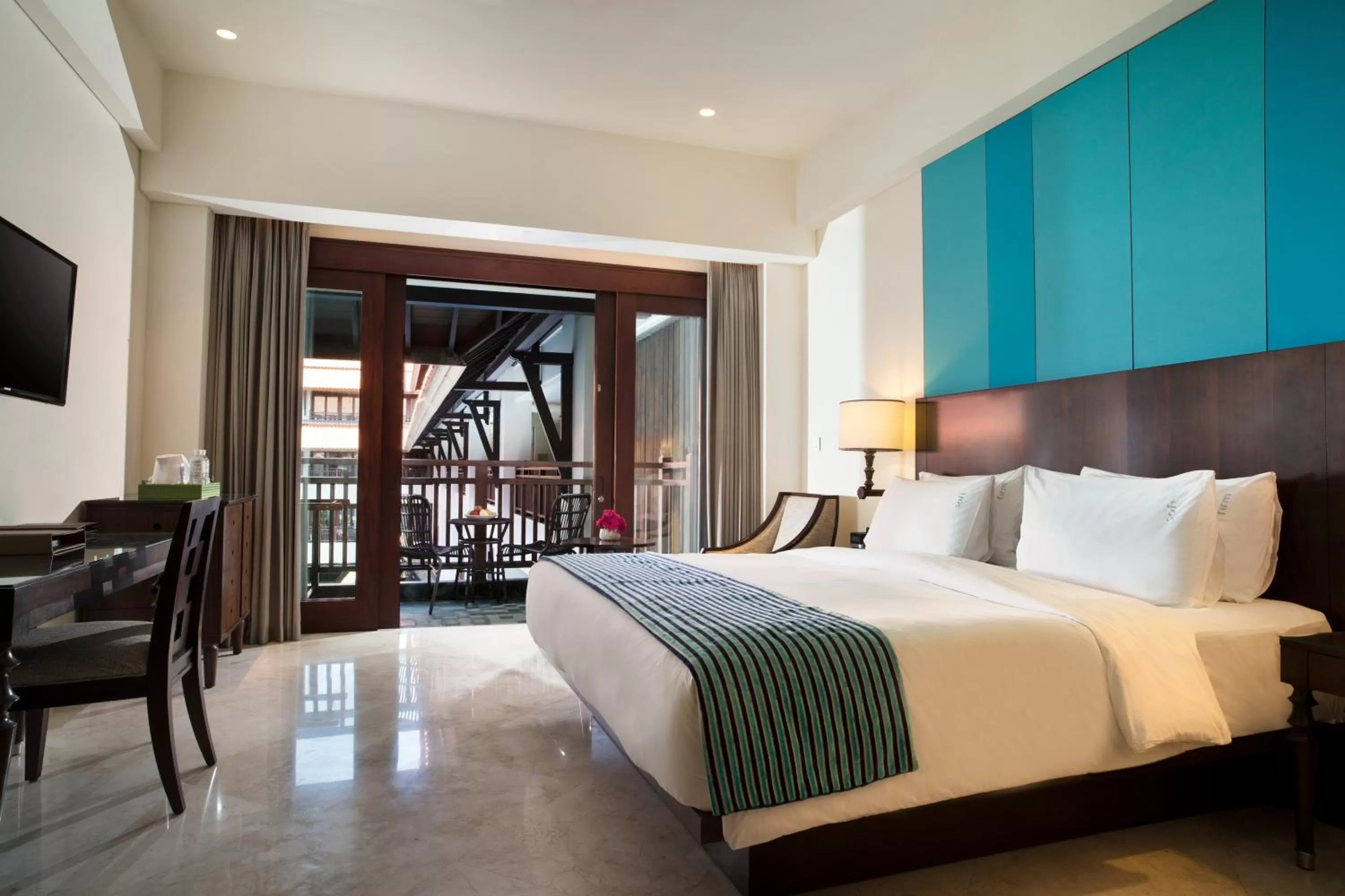 Balcony/Terrace, Bed in Holiday Inn Resort Bali Nusa Dua by IHG