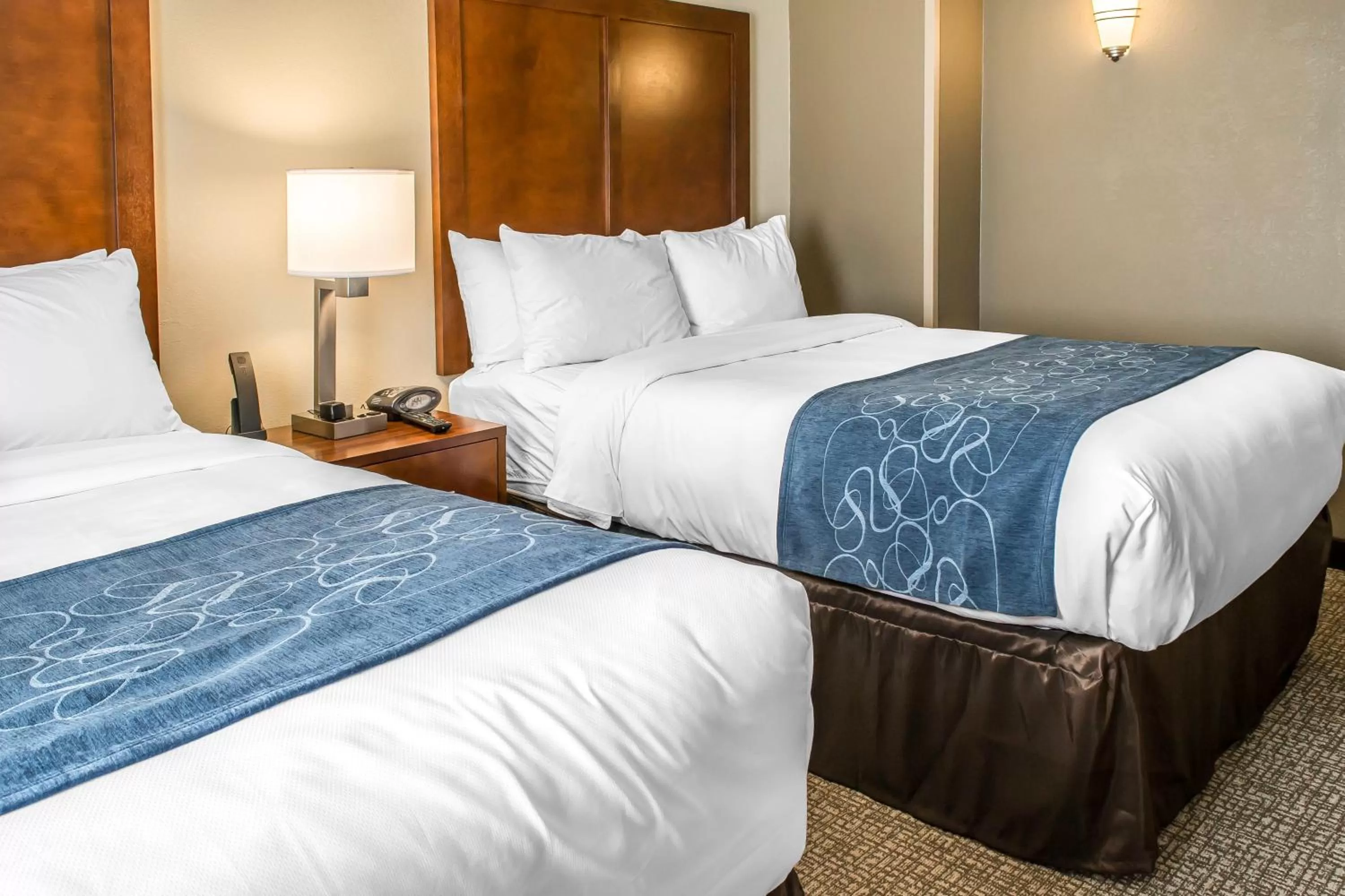 Bedroom, Bed in Comfort Suites Near Potomac Mills