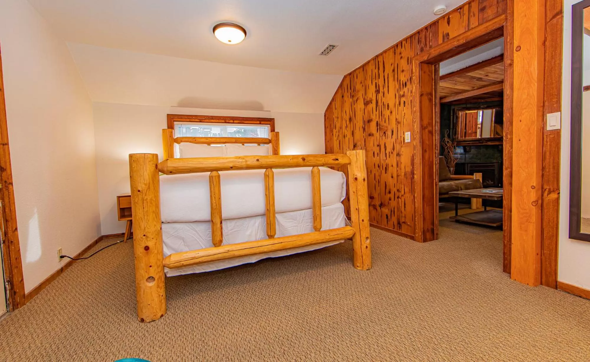 Bed in Cooper Spur Mountain Resort