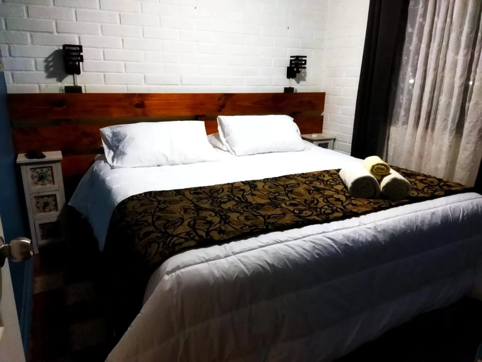 Photo of the whole room, Bed in Casa Roble Añejo Bed & Breakfast