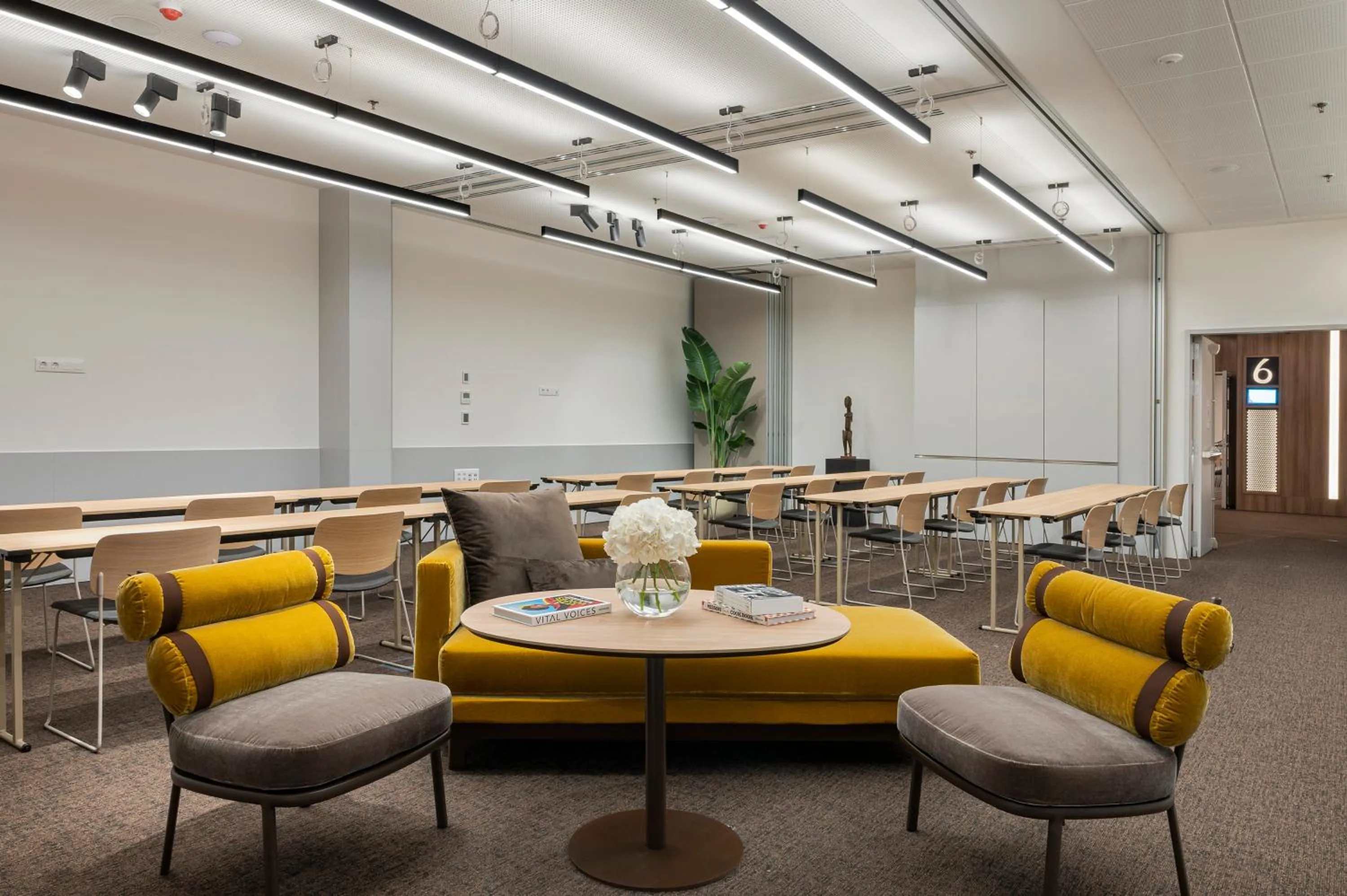 Meeting/conference room in ME Barcelona