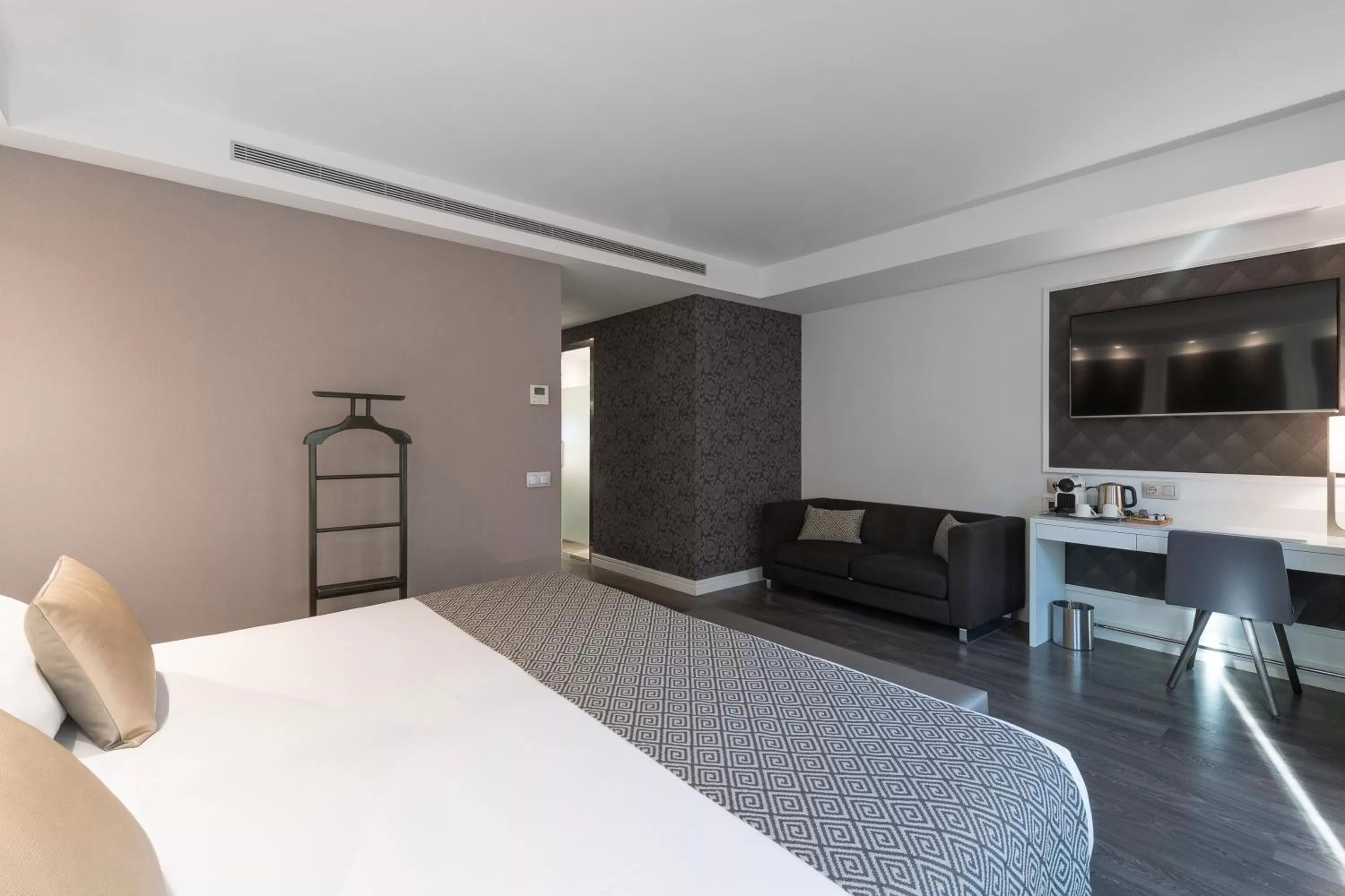 Photo of the whole room, Bed in Catalonia Magdalenes