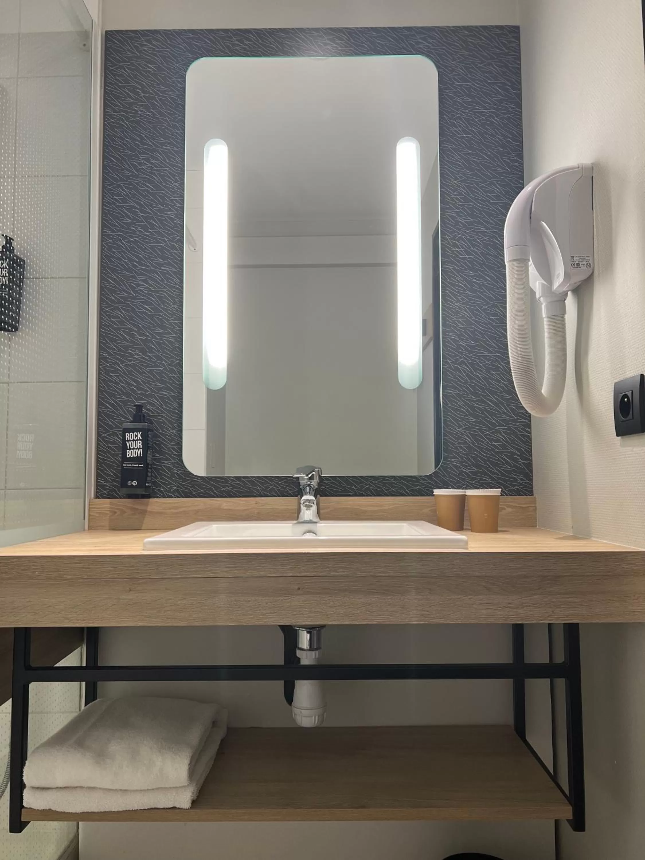 Bathroom in Ibis Angoulême Nord