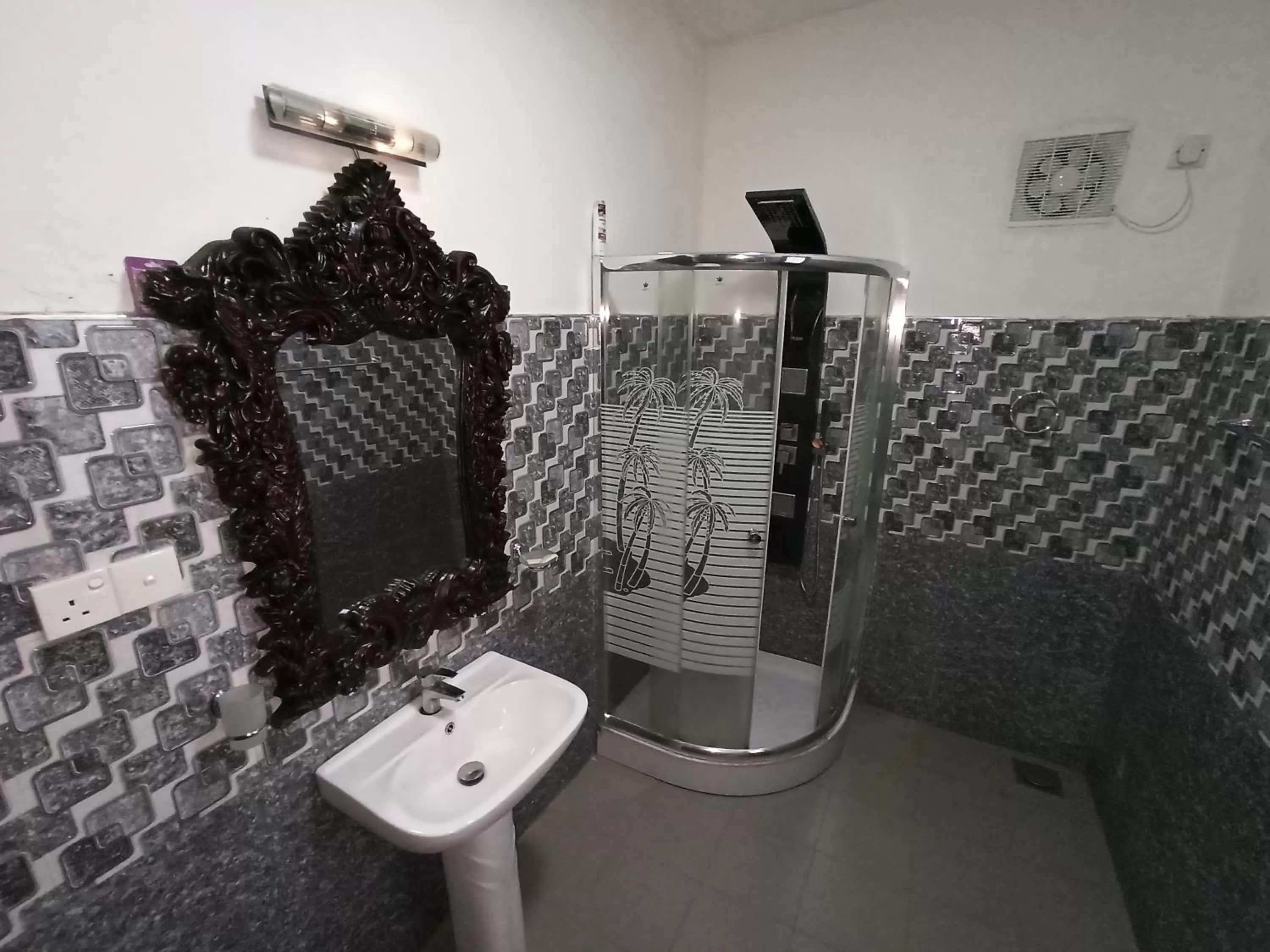 Bathroom in Ella Lucky Panoramic