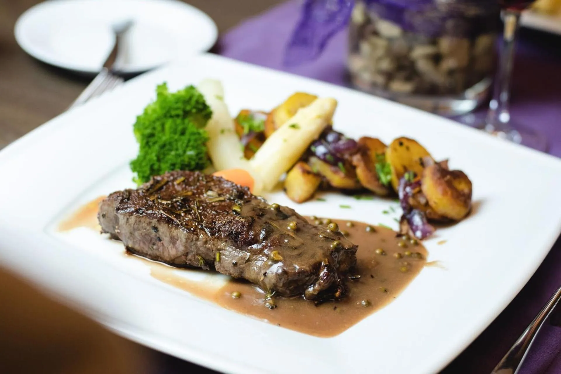 Restaurant/places to eat in Hotel Merkur - Superior